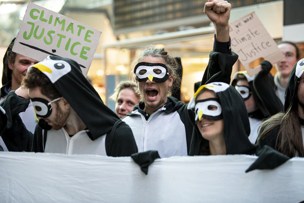 Klimaaktivisten kündigen weitere Aktionen auf Berliner Flughäfen an