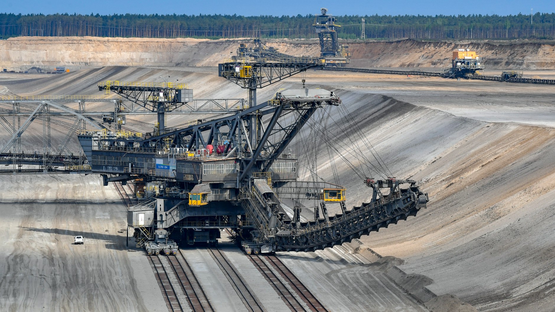 Ein Eimerkettenbagger im Braunkohletagebau.