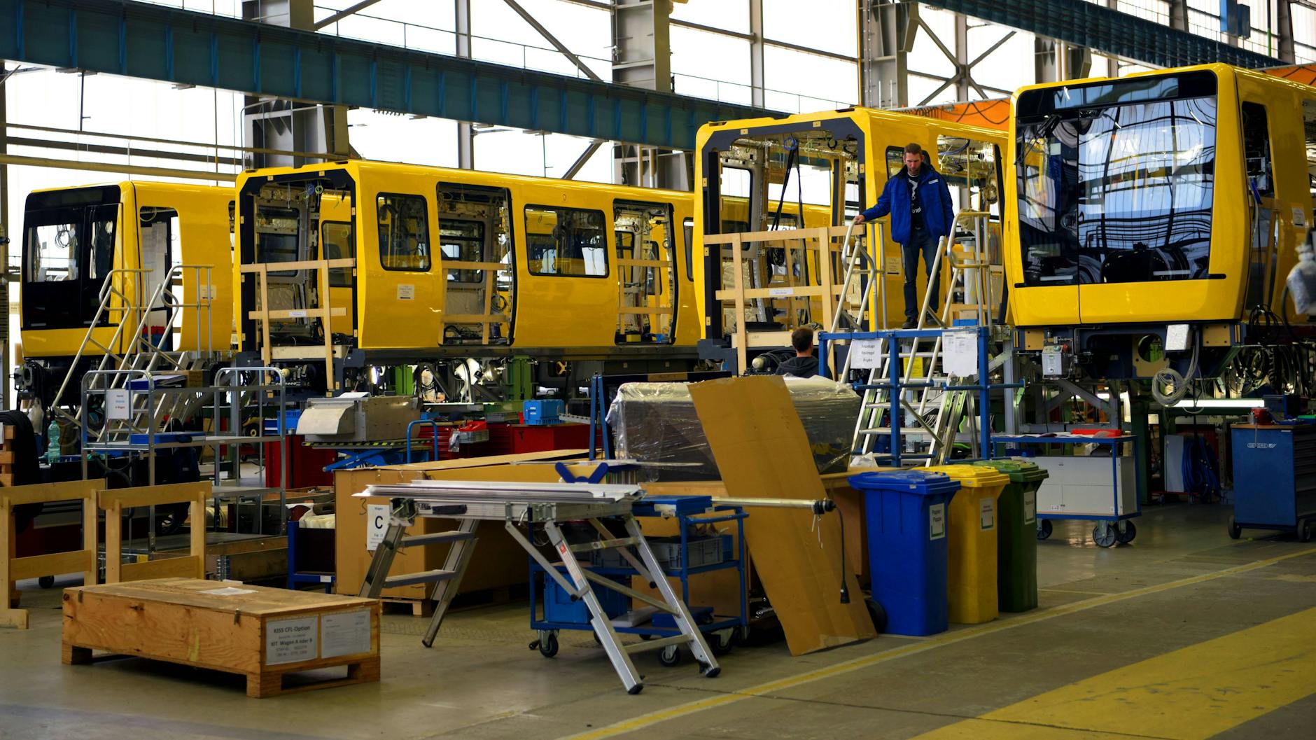 Bei Stadler Pankow werden U-Bahnen montiert. Die BVG möchte auch die nächste Fahrzeuggeneration dort bauen lassen, doch weiterhin darf sie den Auftrag nicht erteilen.