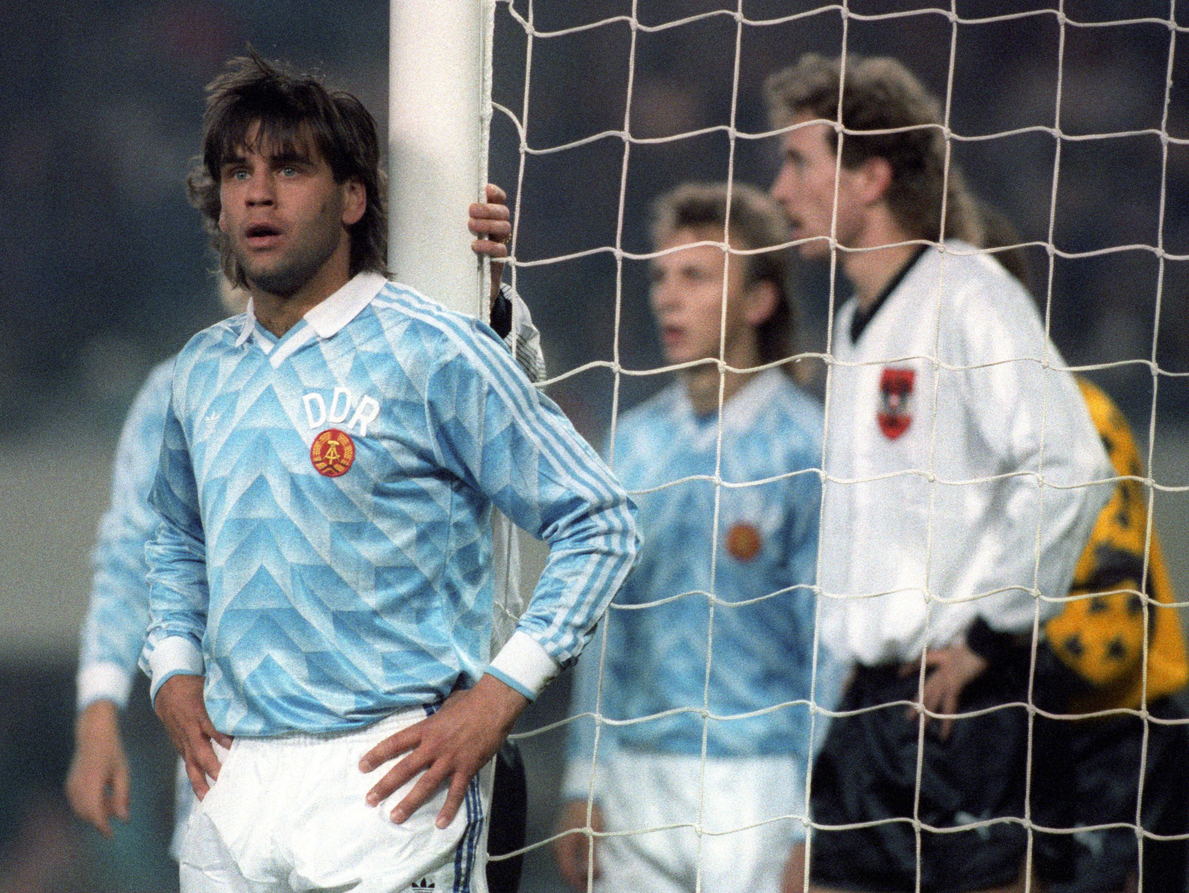 Ulf Kirsten beim Länderspiel der DDR gegen Österreich.