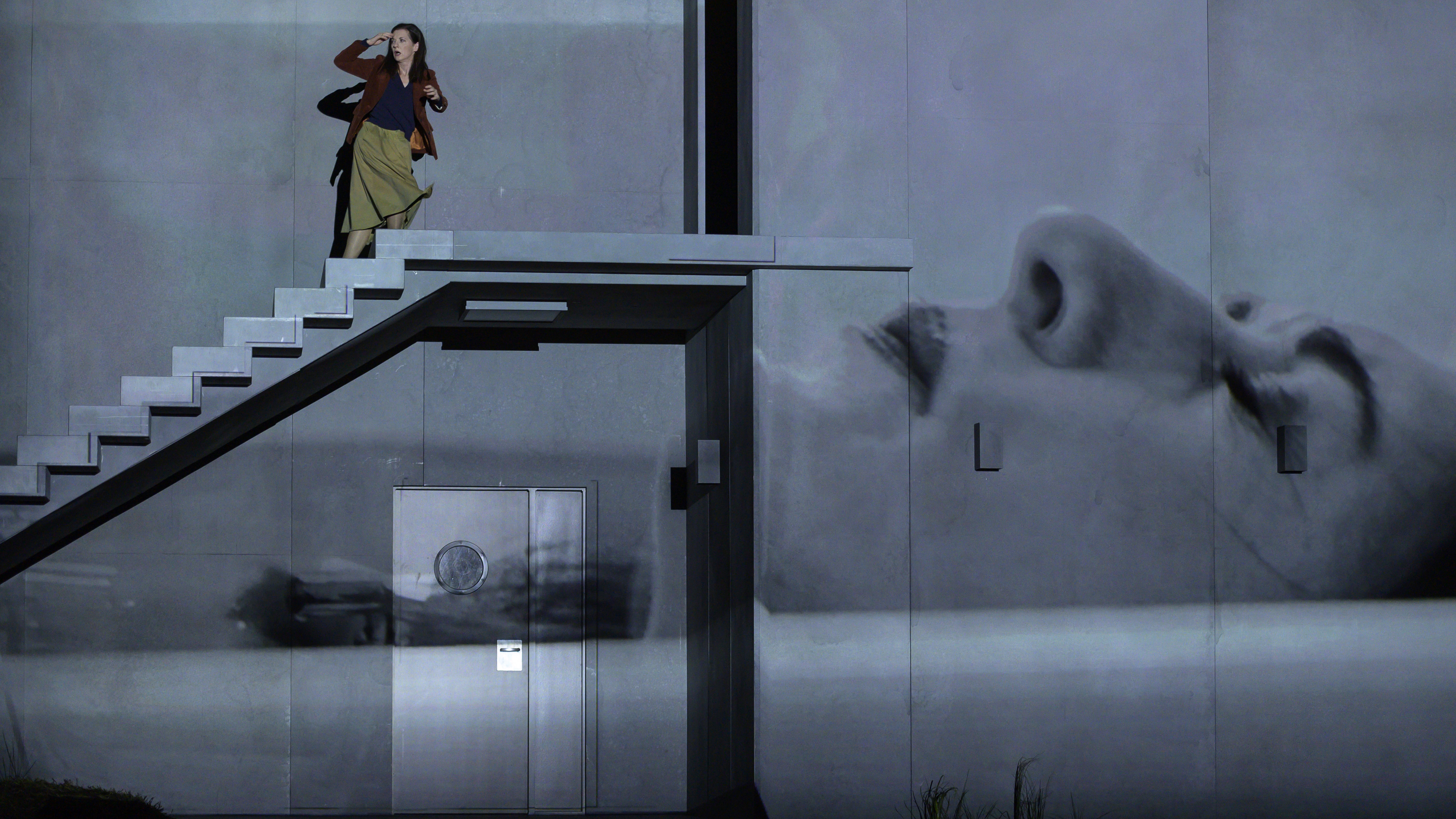 Patrizia Ciofi in Chaya Czernowins Oper "Heart Chamber" an der Deutschen Oper Berlin.