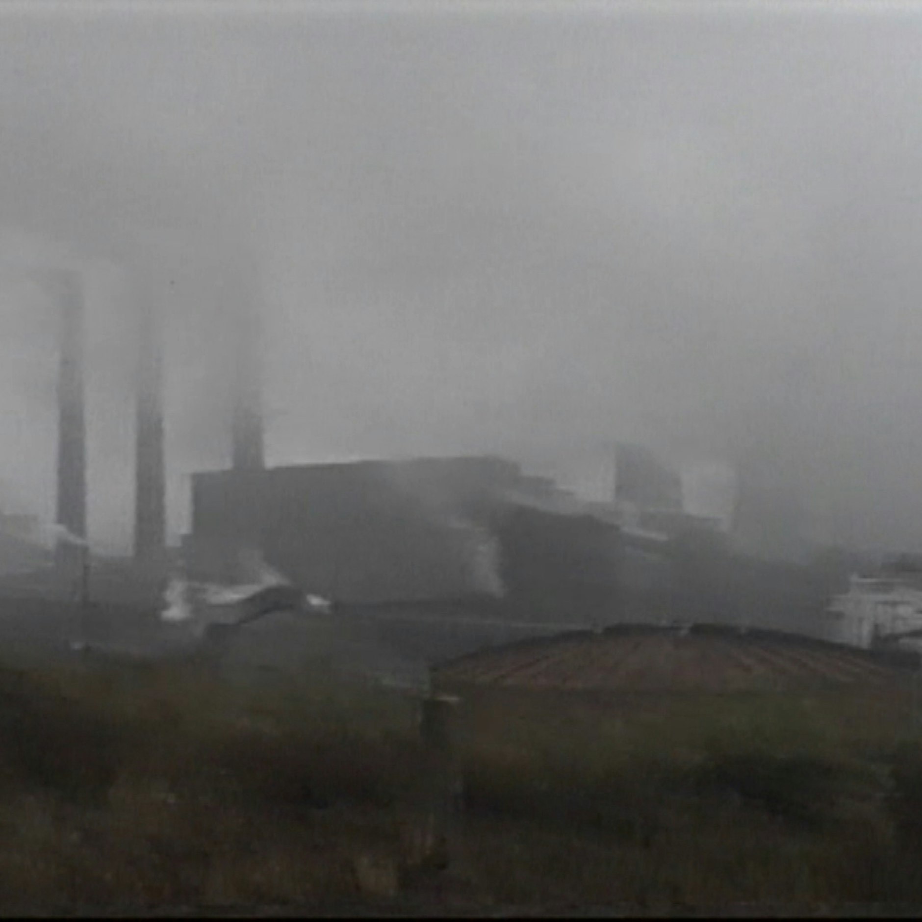 Espenhain bei Leipzig, heimlich aufgenommen  von Peter Wensierski. Als akkreditierter Journalist aus dem Westen reiste er zwischen 1978 und 1986 häufiger ins Chemiedreieck der DDR und dokumentierte die Umweltprobleme dort.&nbsp;