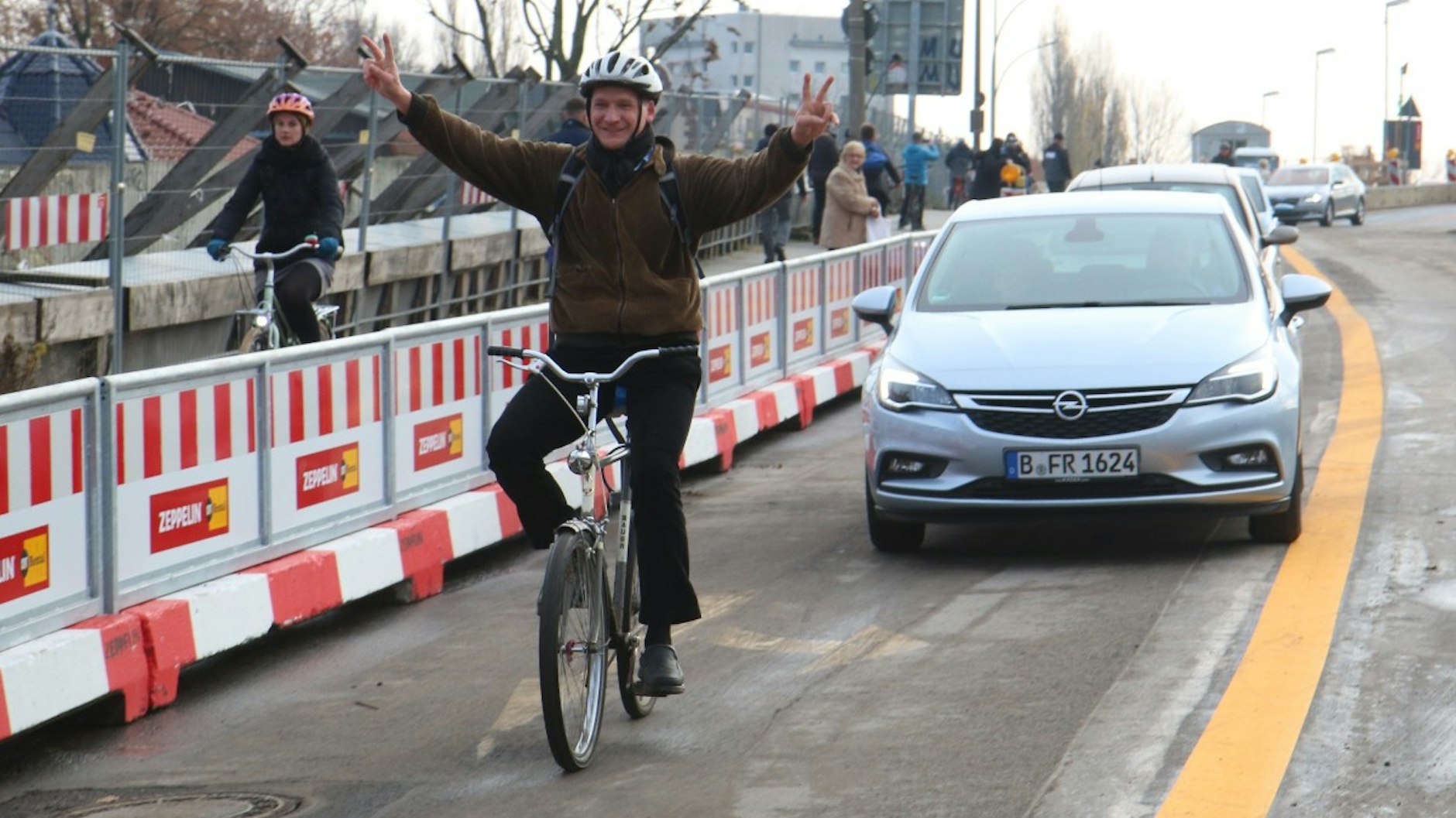 Die Salvador-Allende-Brücke ist wieder offen.