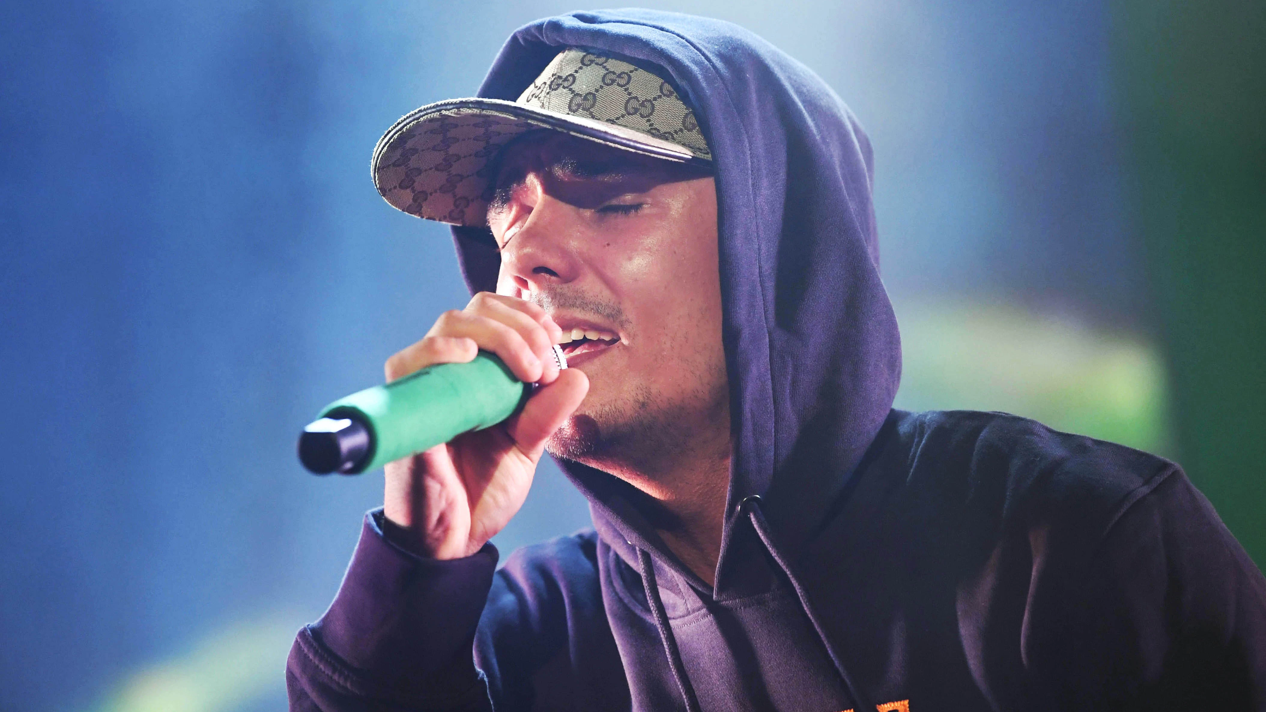 Capital Bra ist der kommerziell erfolgreichste deutsche Rapper. Er wuchs in Hohenschönhausen auf.