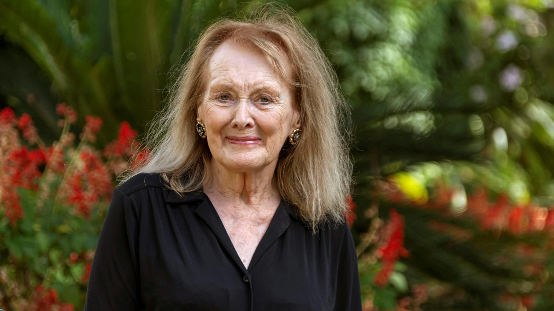 Die 79-jährige Schriftstellerin Annie Ernaux hat den Preis in der Akademie der Künste erhalten. 