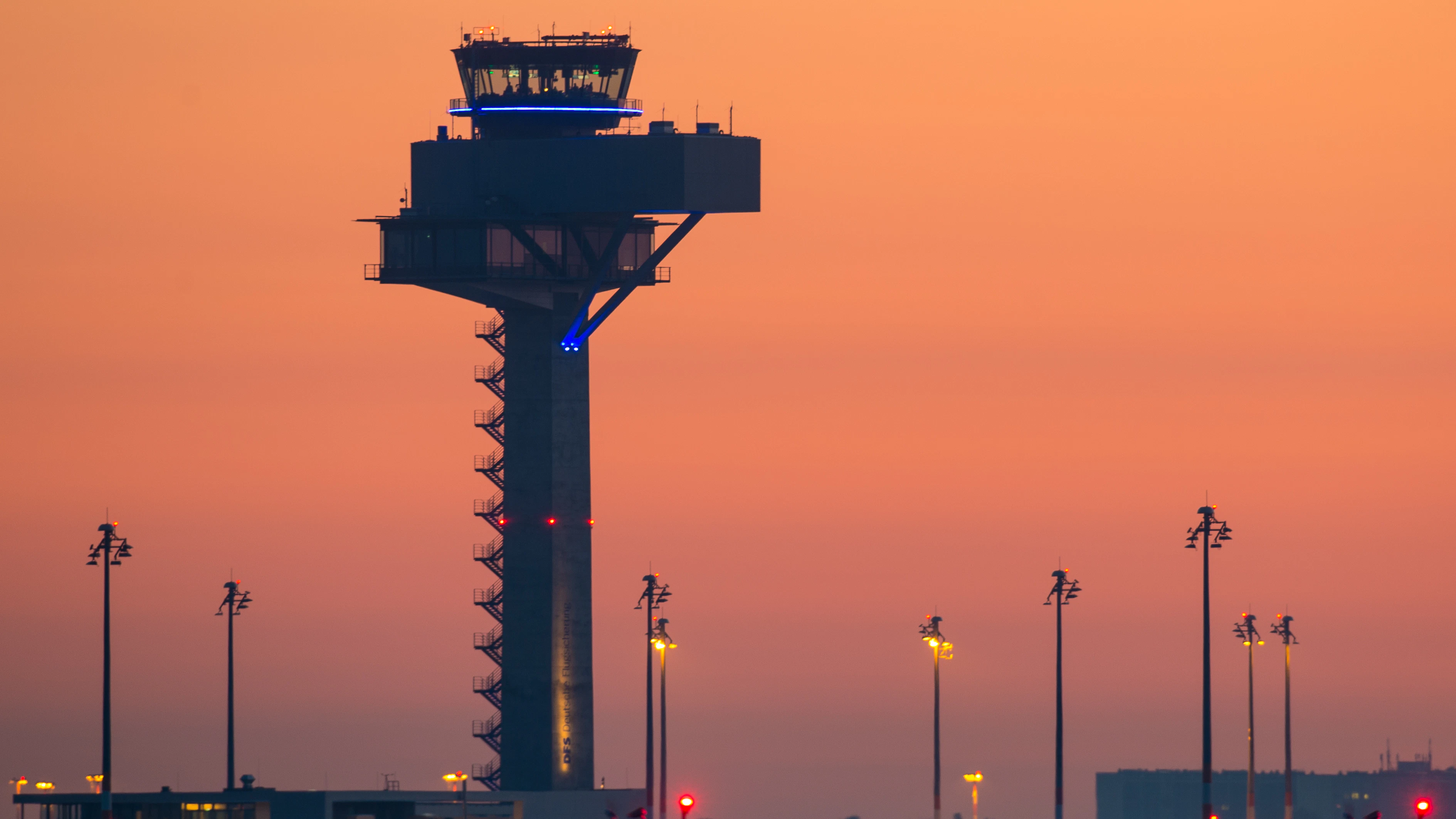 Könnte bald gebraucht werden: Der neue Tower des Flughafens BER.&nbsp;