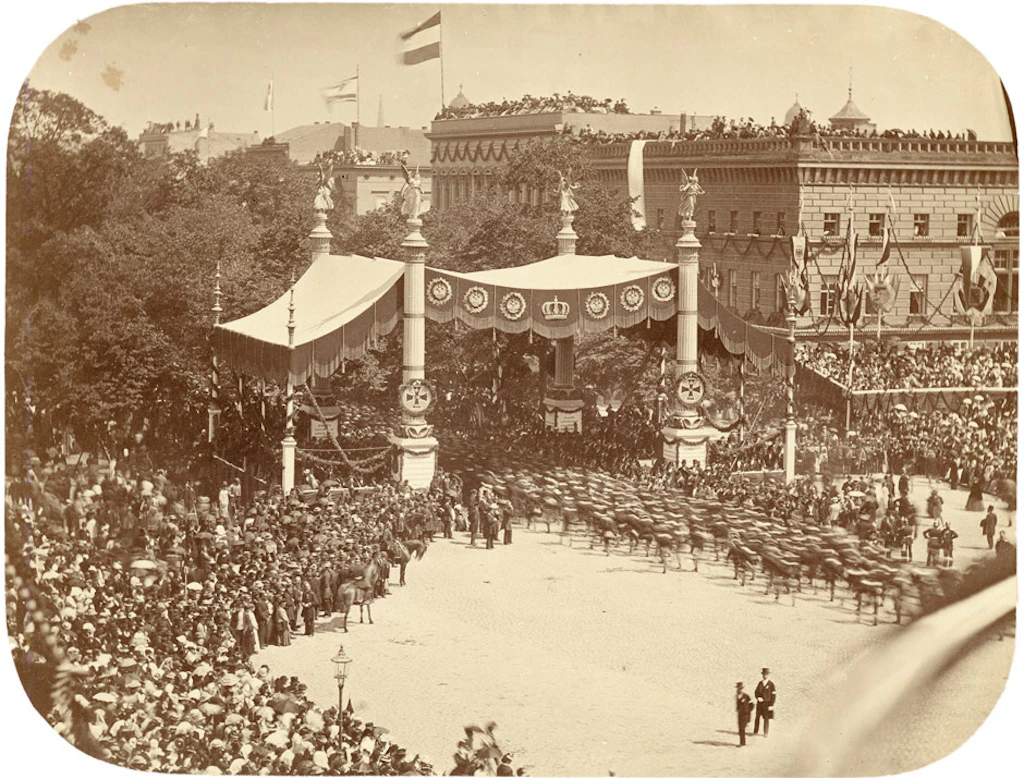 Siegestaumel auf dem Pariser Platz