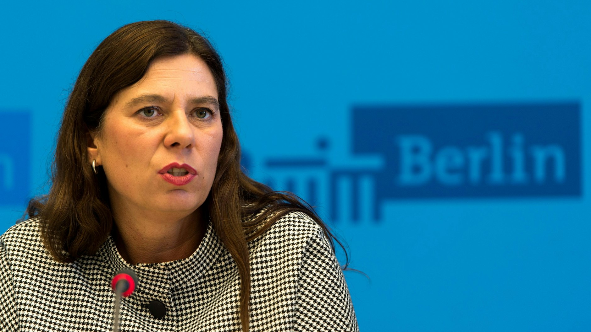 Education senator Sandra Scheeres (SPD) faces calls to resign over the ballet school debacle.