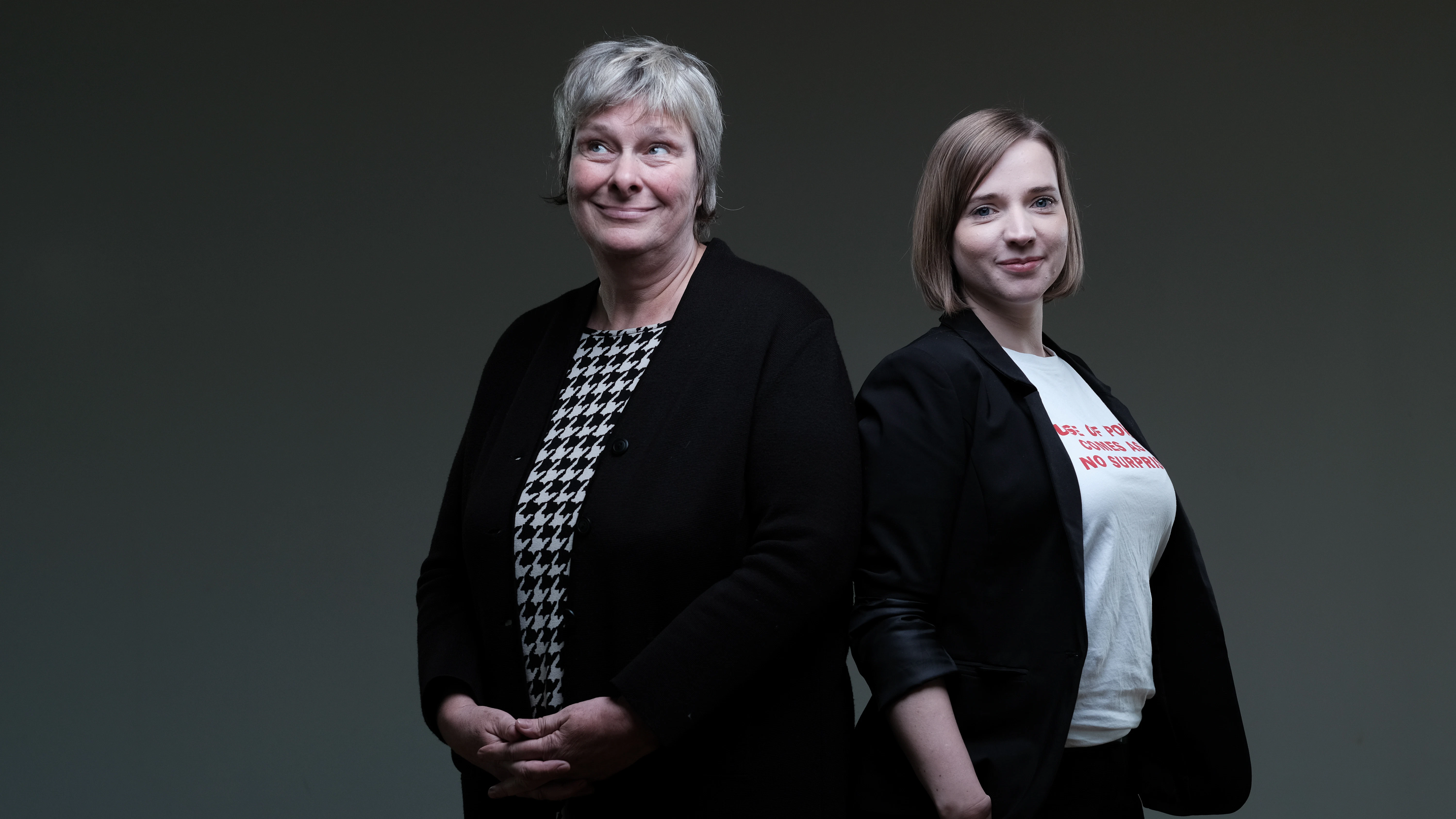 Katrin Rohnstock (links) und Anne Wizorek (rechts) - zwei Frauen mit DDR-Prägung aus verschiedenen Generationen.