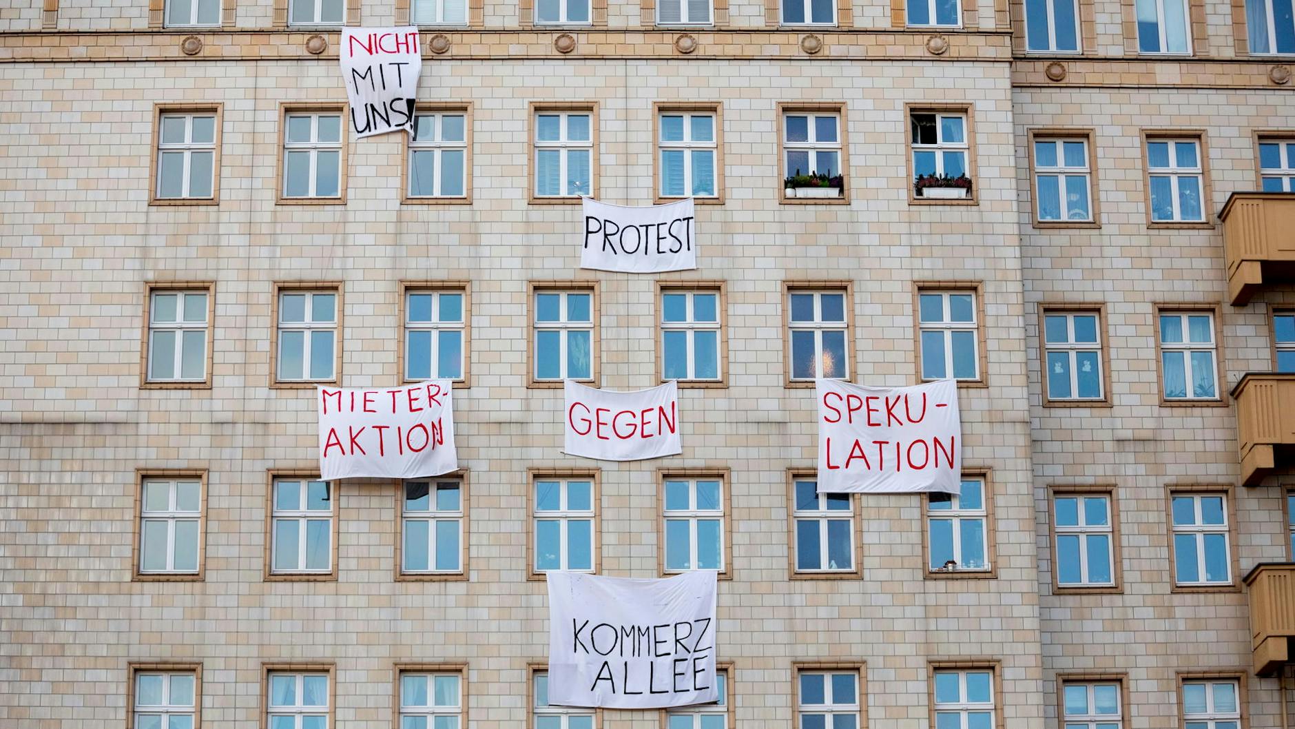 In der Karl-Marx-Allee gehen Wohnungen in kommunale Verwaltung.