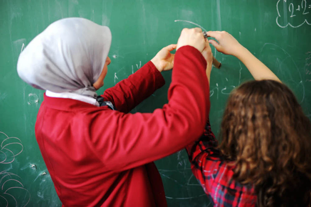 Berlin unterliegt im Streit um Kopftuchverbot für Lehrerinnen