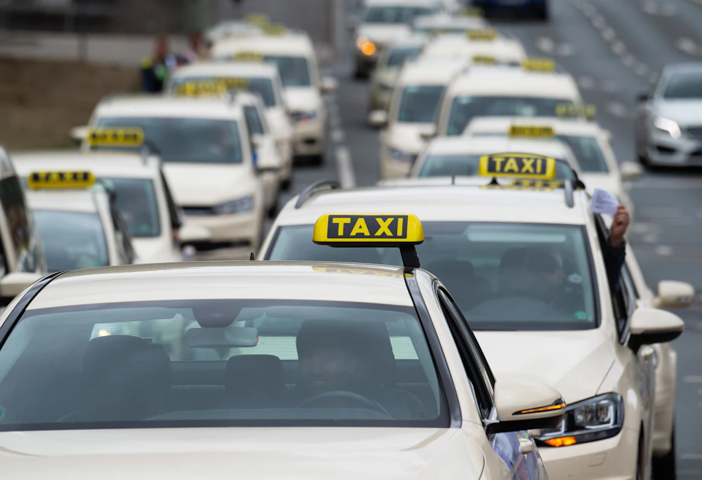 Berliner Taxi-Branche will Uber gerichtlich stoppen