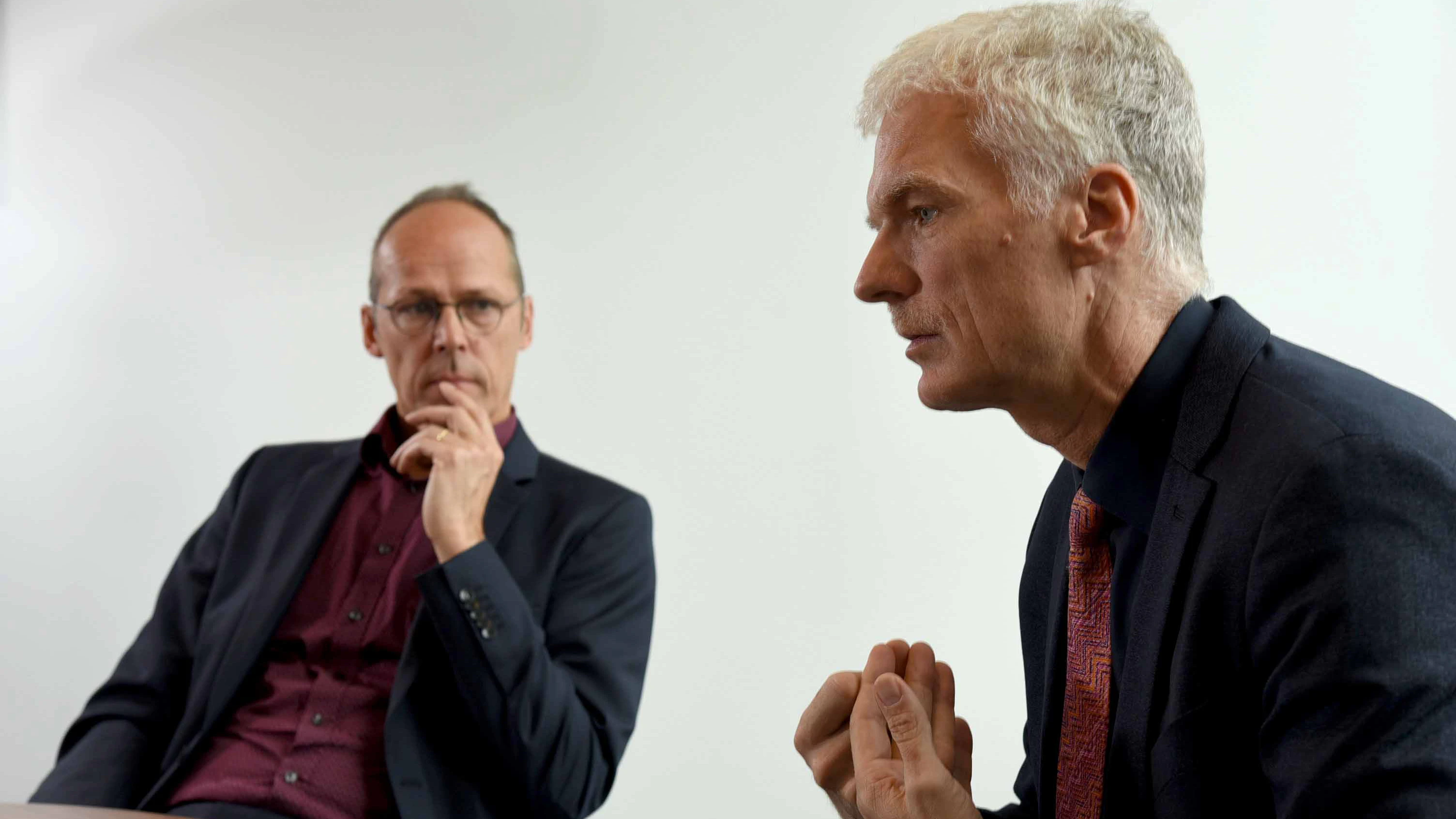 Mark Rackles (l.) und Andreas Schleicher im Streitgespräch.