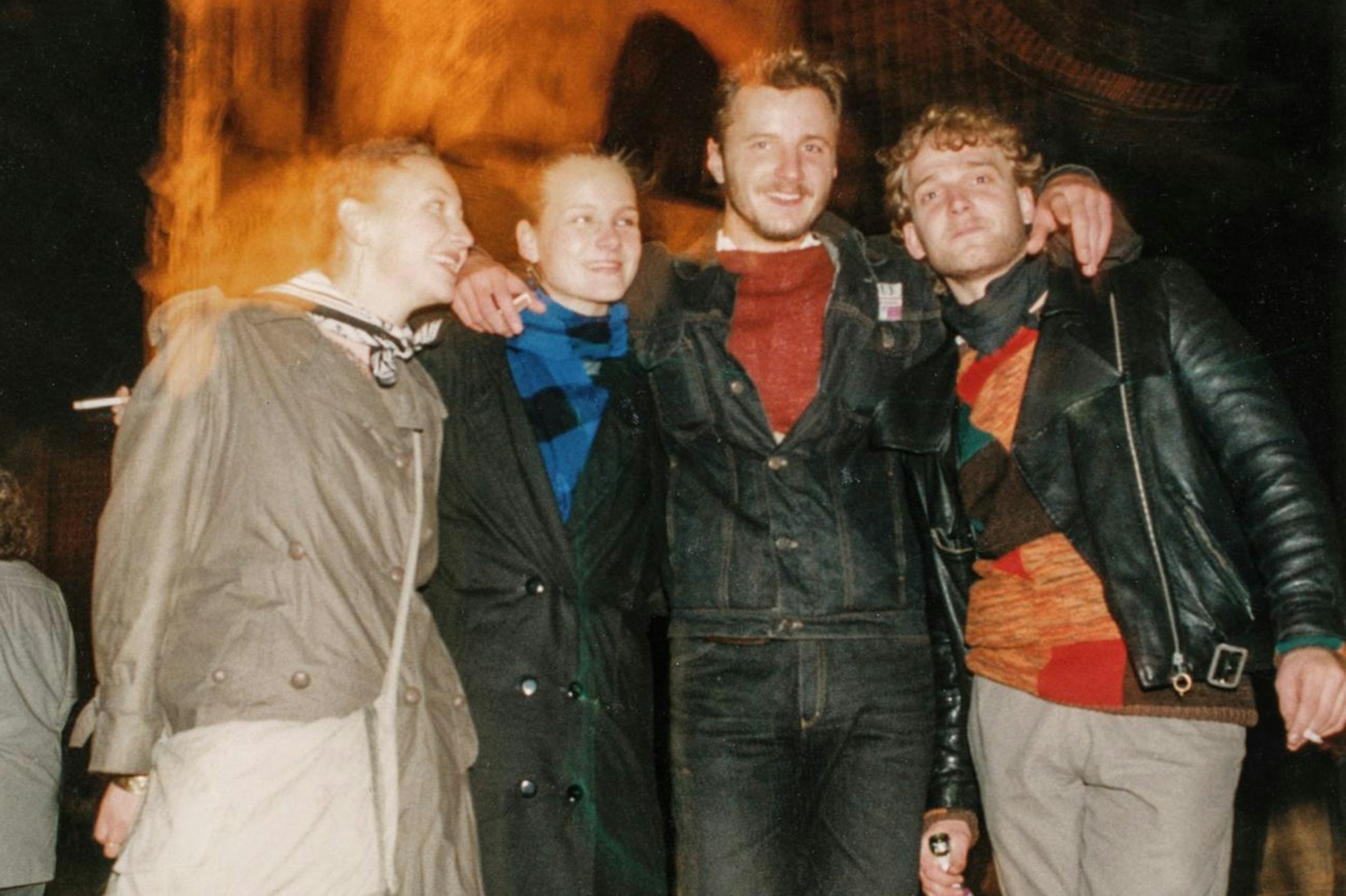 10. November 1989 um 2.40 Uhr: Jens Blankennagel (r.) mit Freunden am Kudamm vor der Gedächtniskirche.