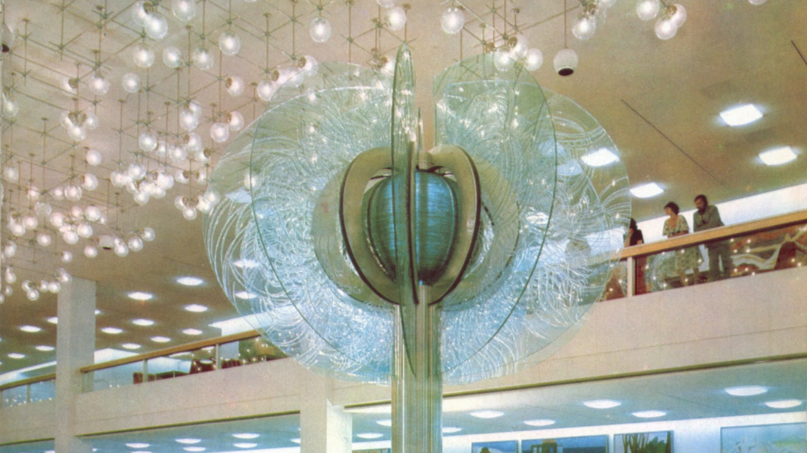 Die gläserne Blume im Palast der Republik.