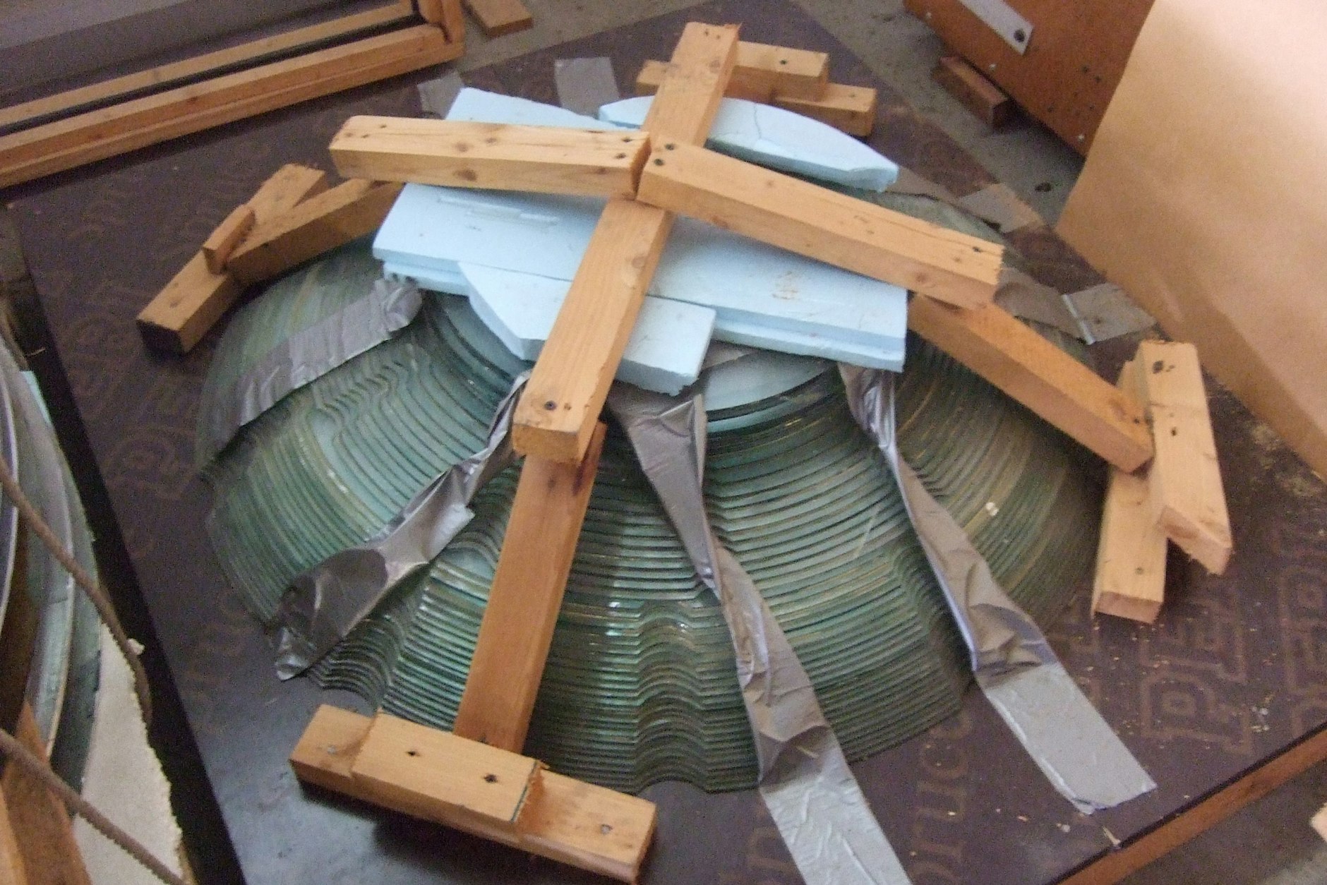 Ein Teil der grünen Kugel im DHM-Depot im jahr 2015.