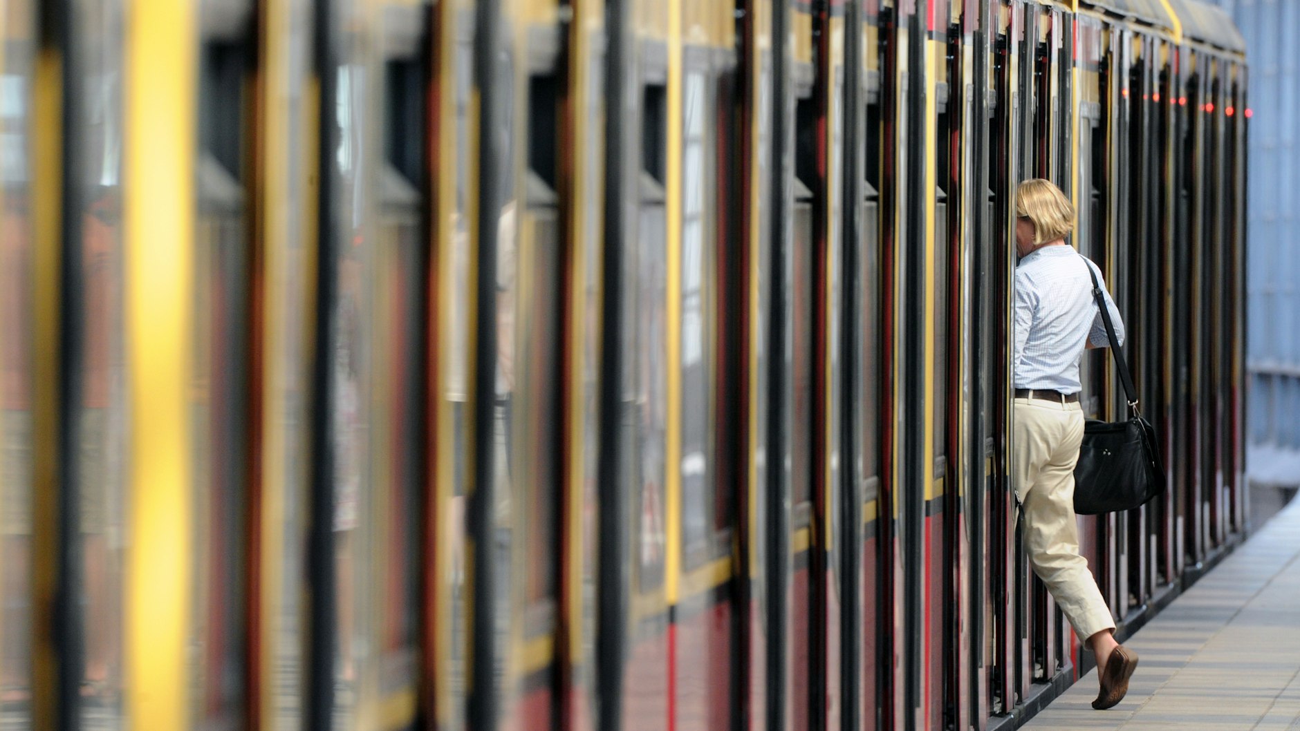 Eine S-Bahn der Linie 3.