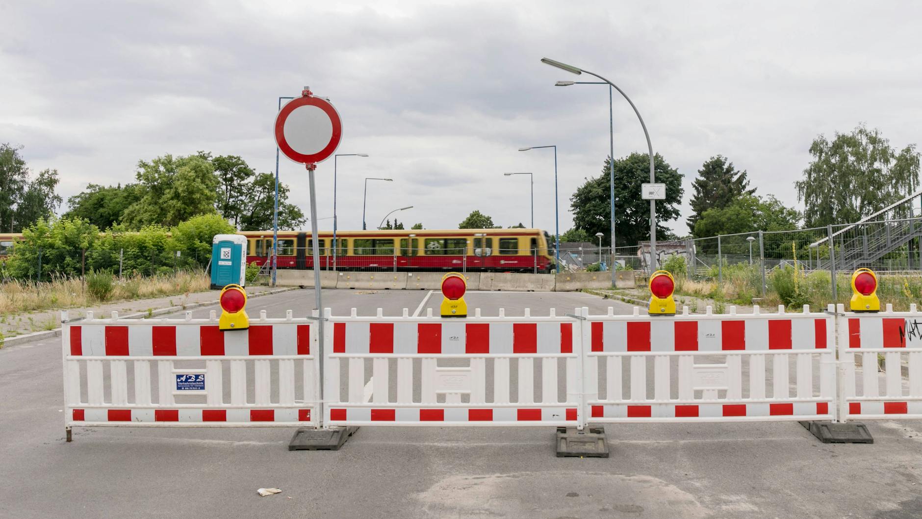 Die Gemeinde Blankenfelde-Mahlow klagt nun gegen den Bau der Gleise für die Expressverbindung zum BER.