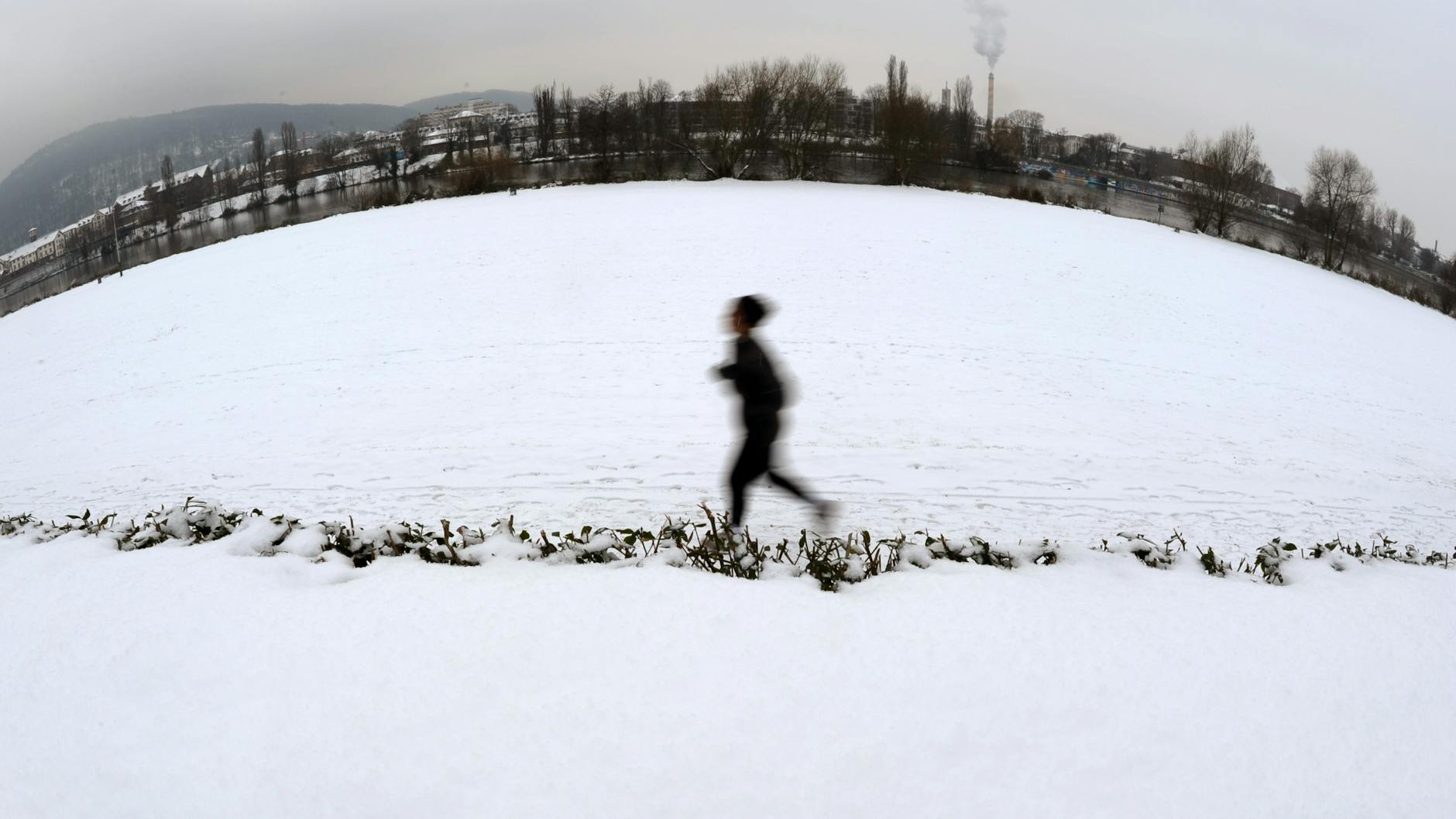 Wer im Winter joggen will, sollte auf ein paar Dinge achten.