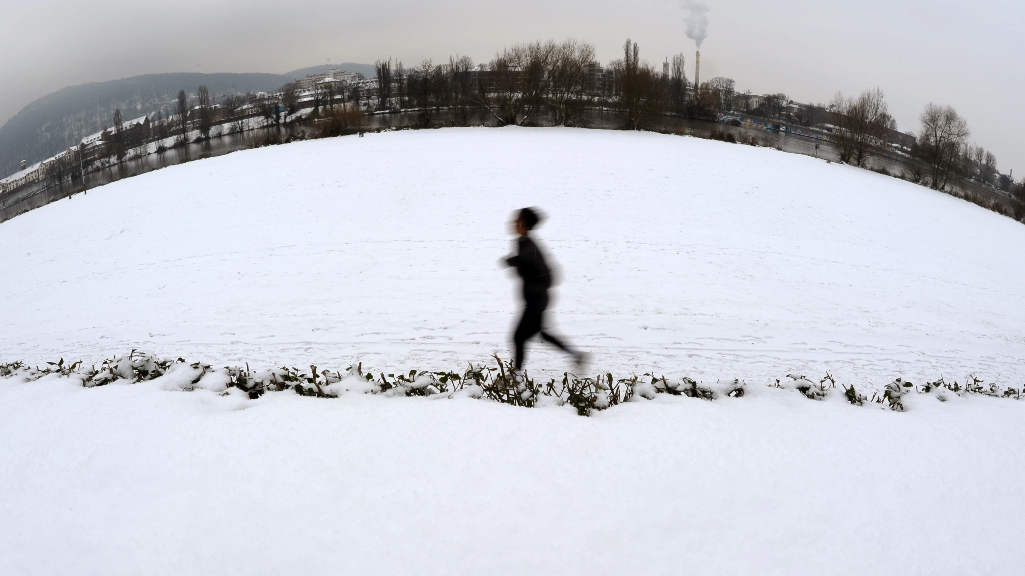 Wer im Winter joggen will, sollte auf ein paar Dinge achten.