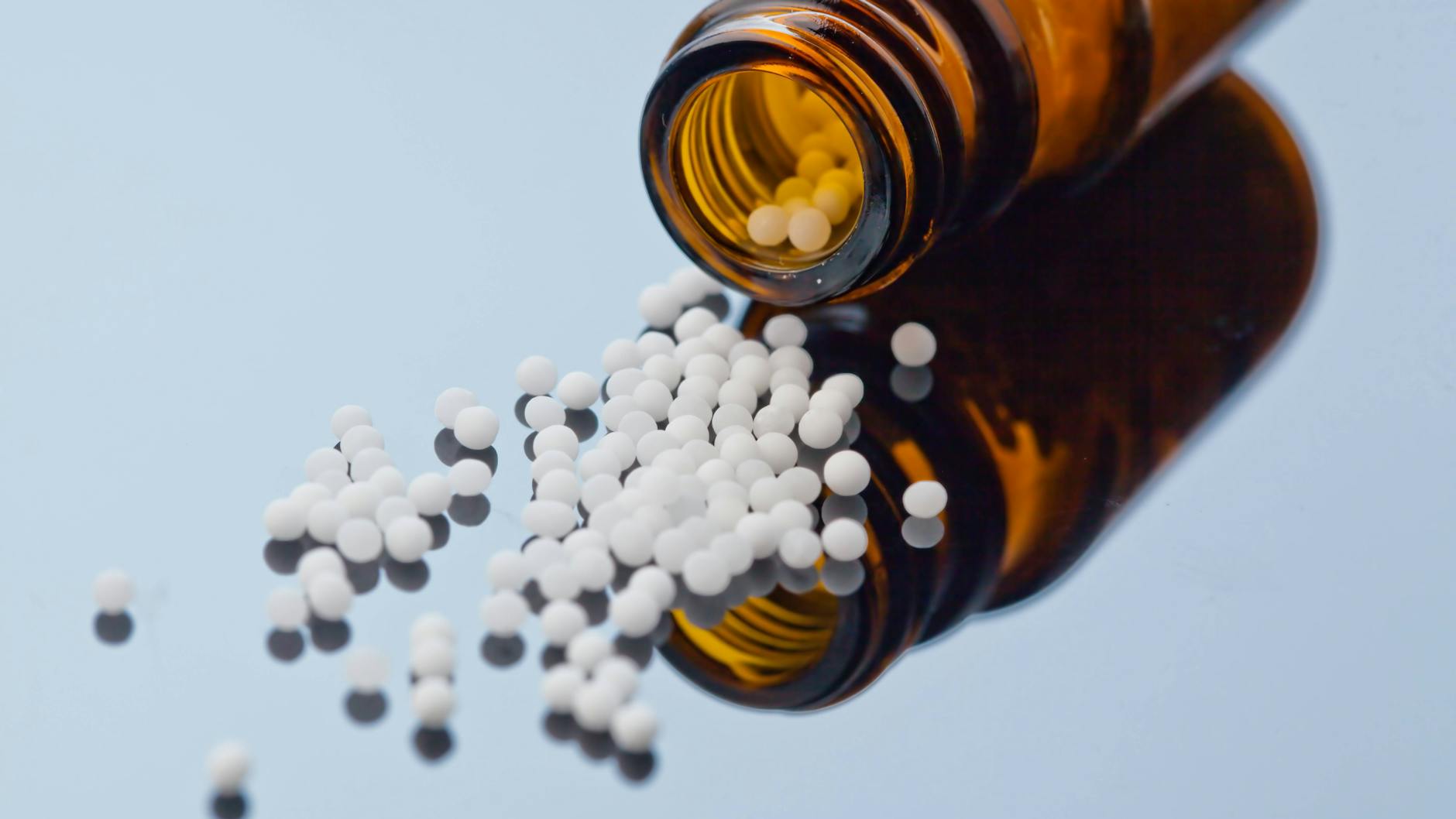 Homöopathische Mittel wie Globuli können einen wirksamen Placebo-Effekt hervorrufen.