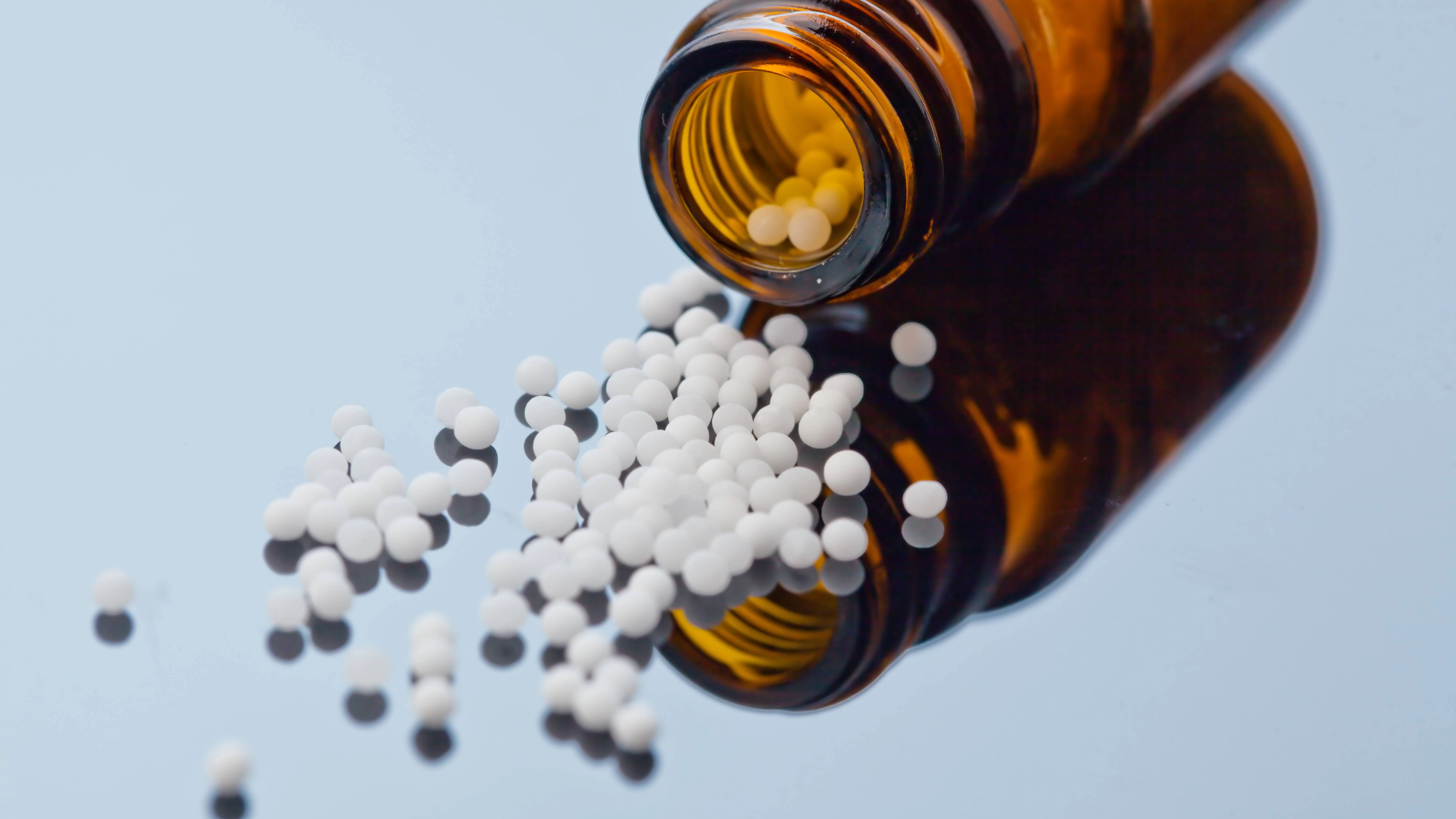 Homöopathische Mittel wie Globuli können einen wirksamen Placebo-Effekt hervorrufen.