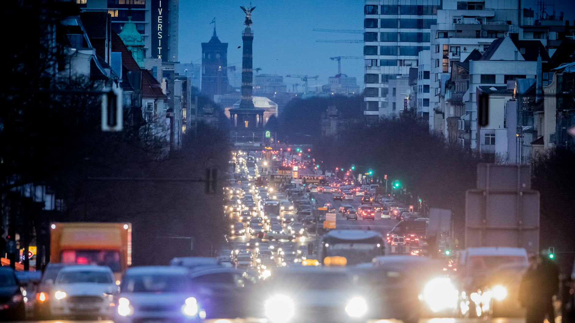 Dicke Luft auf dem Kaiserdamm. Wie kann Berlin das Klima schützen – ohne funktionsunfähig zu werden? Diese Frage blieb im Parlament ausgespart.