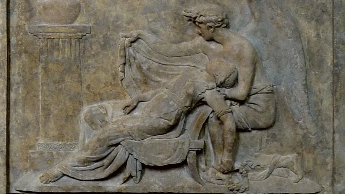 Das Relief des Grabmals von Julie von Voß.