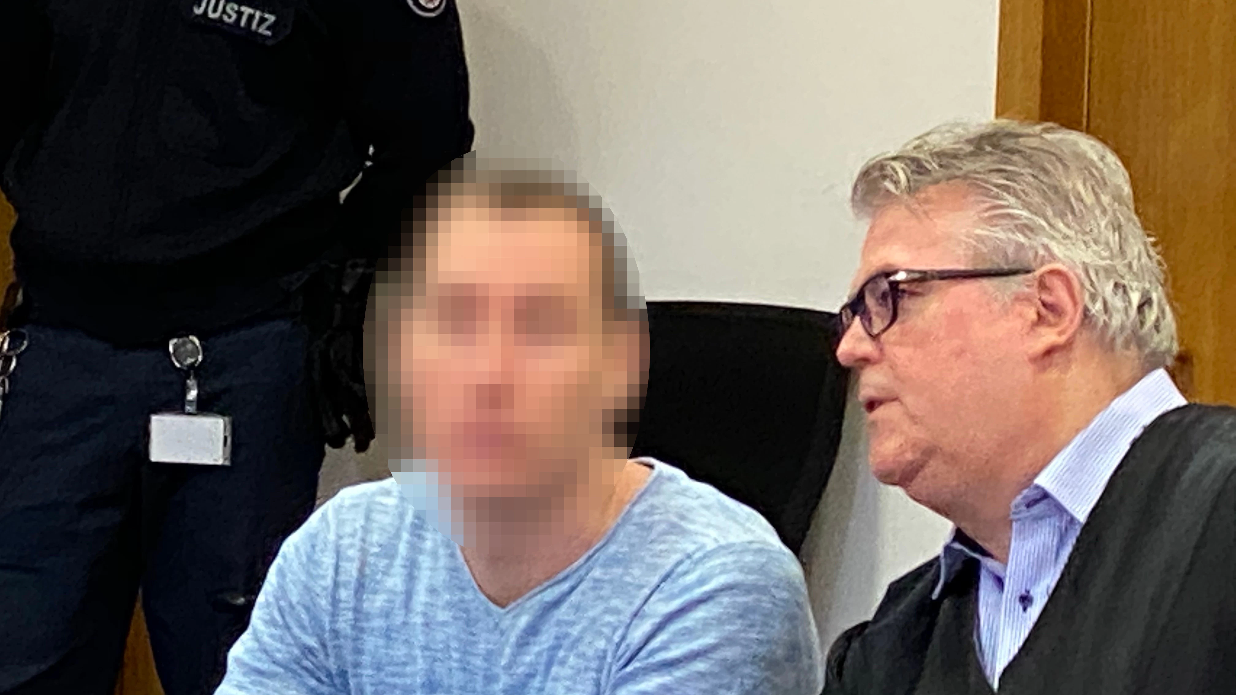 Der Angeklagte Marco F. mit seinem Anwalt im Gericht.