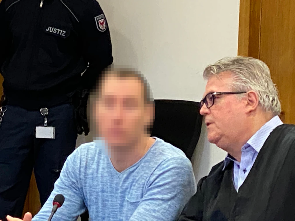 Neunjährige rettet Mutter - Vater wegen versuchten Mordes vor Gericht