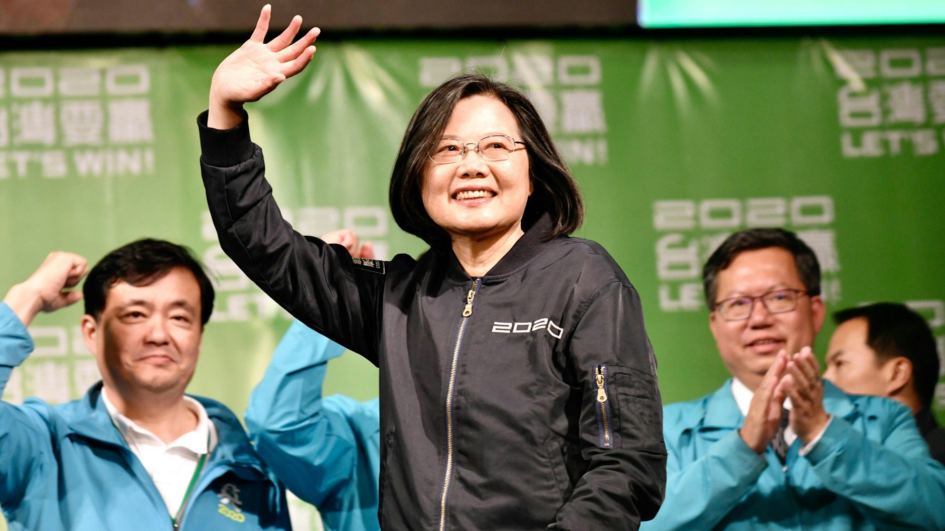 Tsai Ing-wen, Präsidentin von Taiwan von der Demokratischen Progressiven Partei, winkt nach ihrer Wiederwahl.