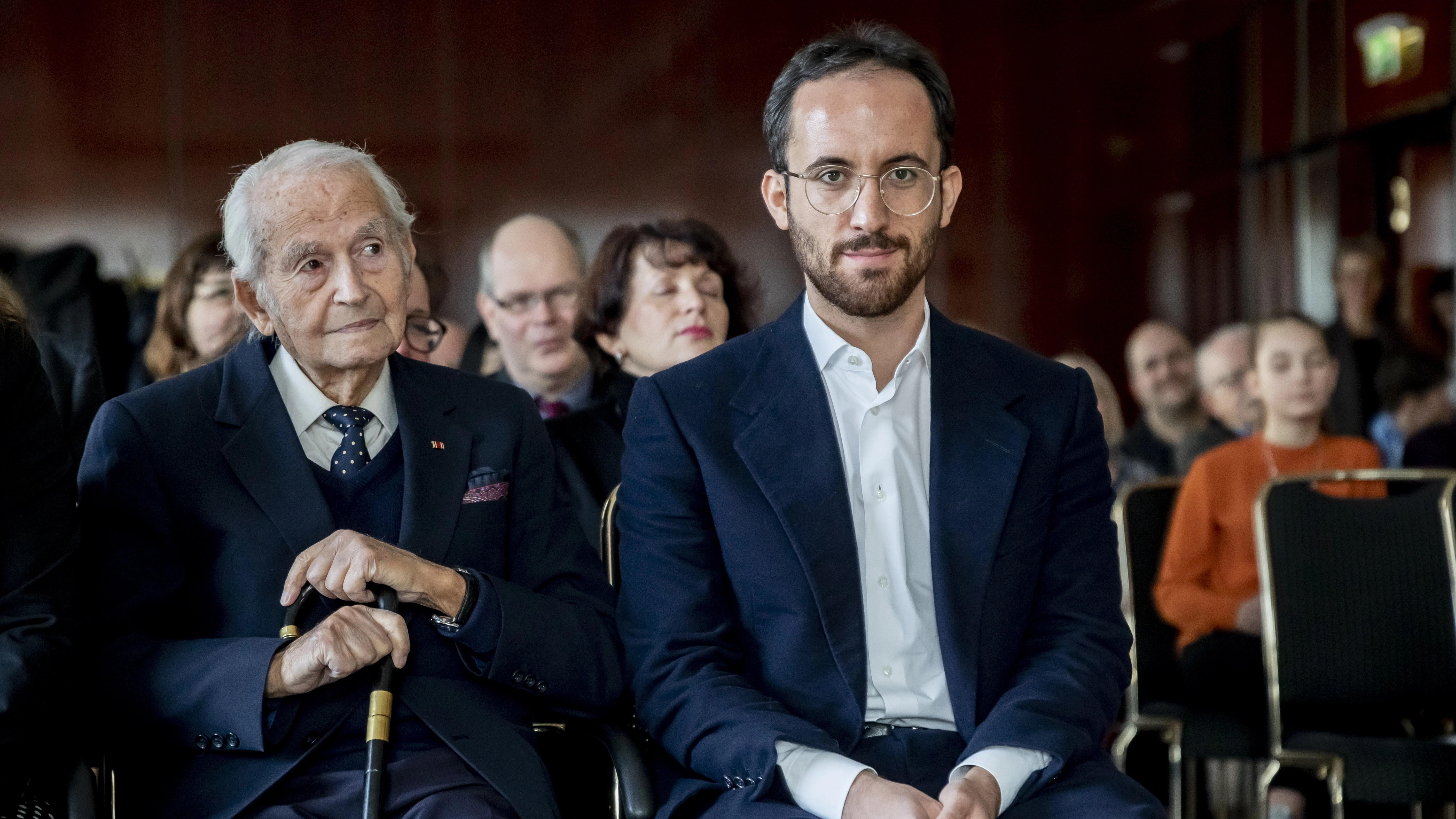 Der Pianist Igor Levit (rechts) neben dem Holocaust-Überlebenden Leon Schwarzbaum bei der Veranstaltung des Intenationalen Auschwitz-Komitees im Maritim Hotel in Berlin.