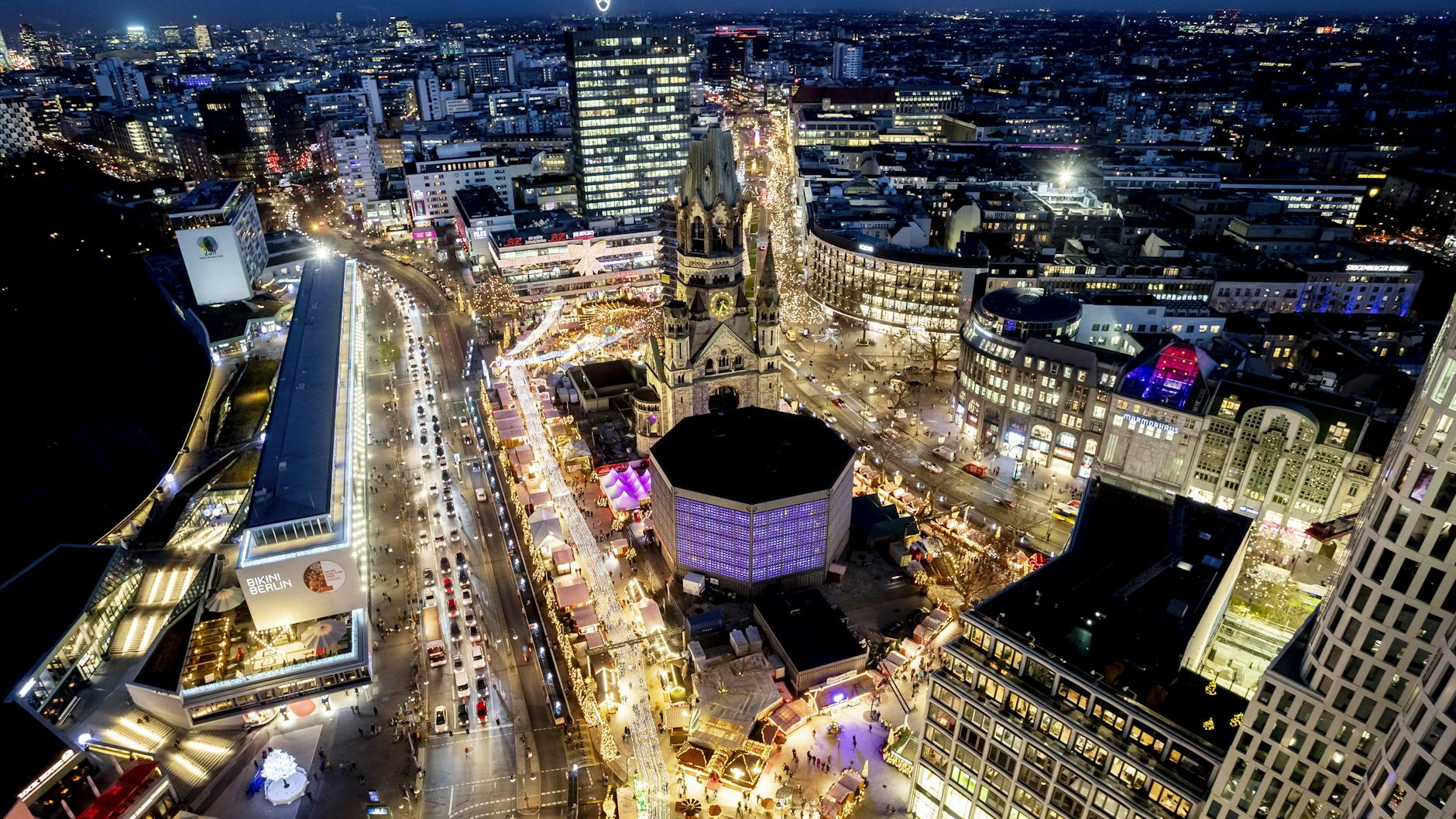 Weihnachtsmarkt auf dem Berliner Breitscheidplatz - 2016 kamen dort bei einem Anschlag zwölf Menschen ums Leben.