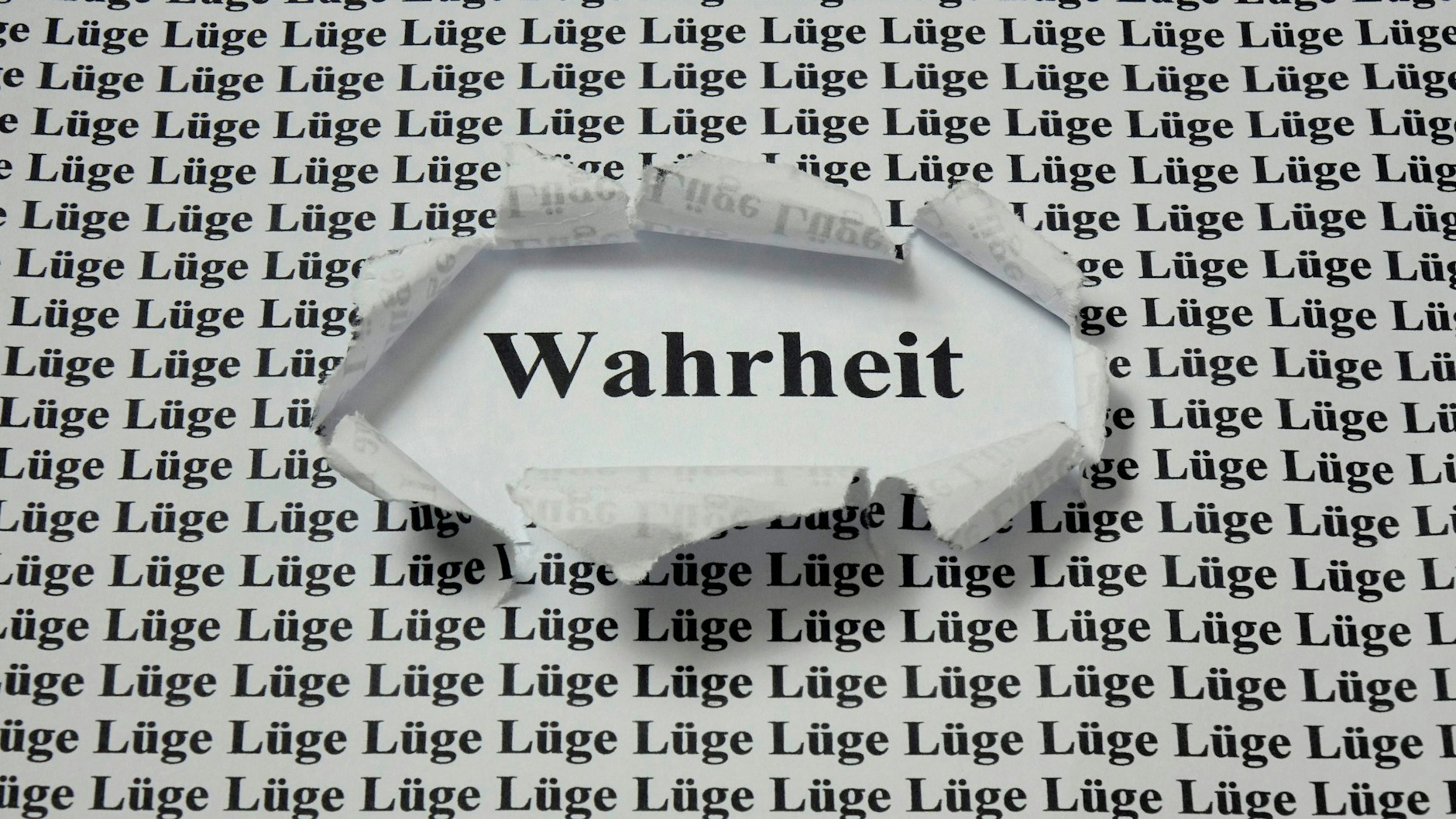 Wahrheit und Lüge können sich manchmal überschneiden.