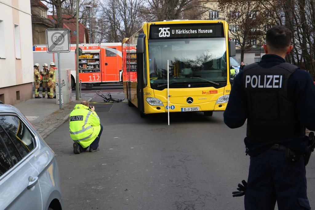 Radfahrerin überfahren: Bus hatte modernen Abbiegeassistenten