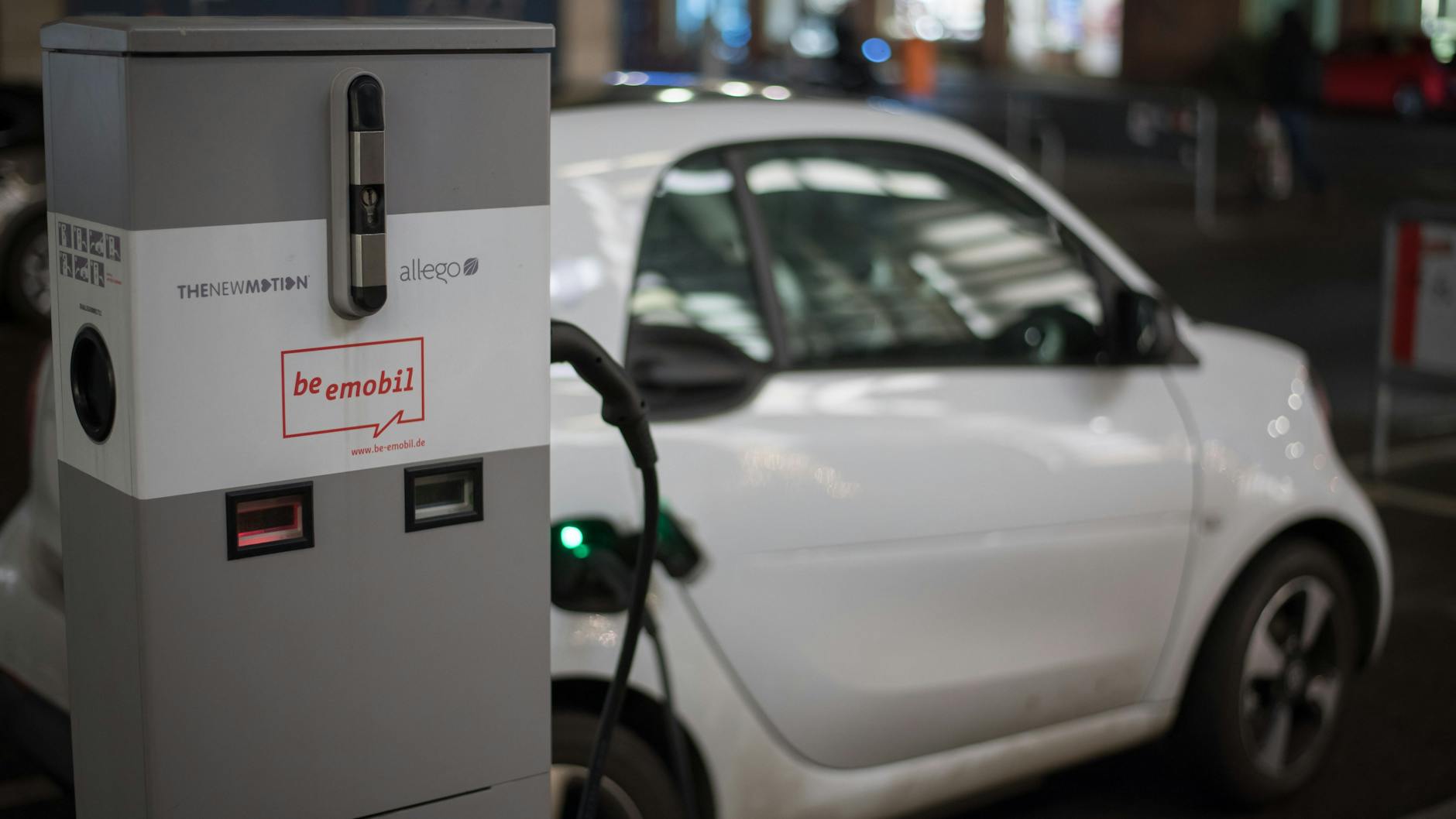 Nach Sicht der Umweltsenatorin sollen in Berlins Innenstadt nur noch Emobile fahren dürfen.