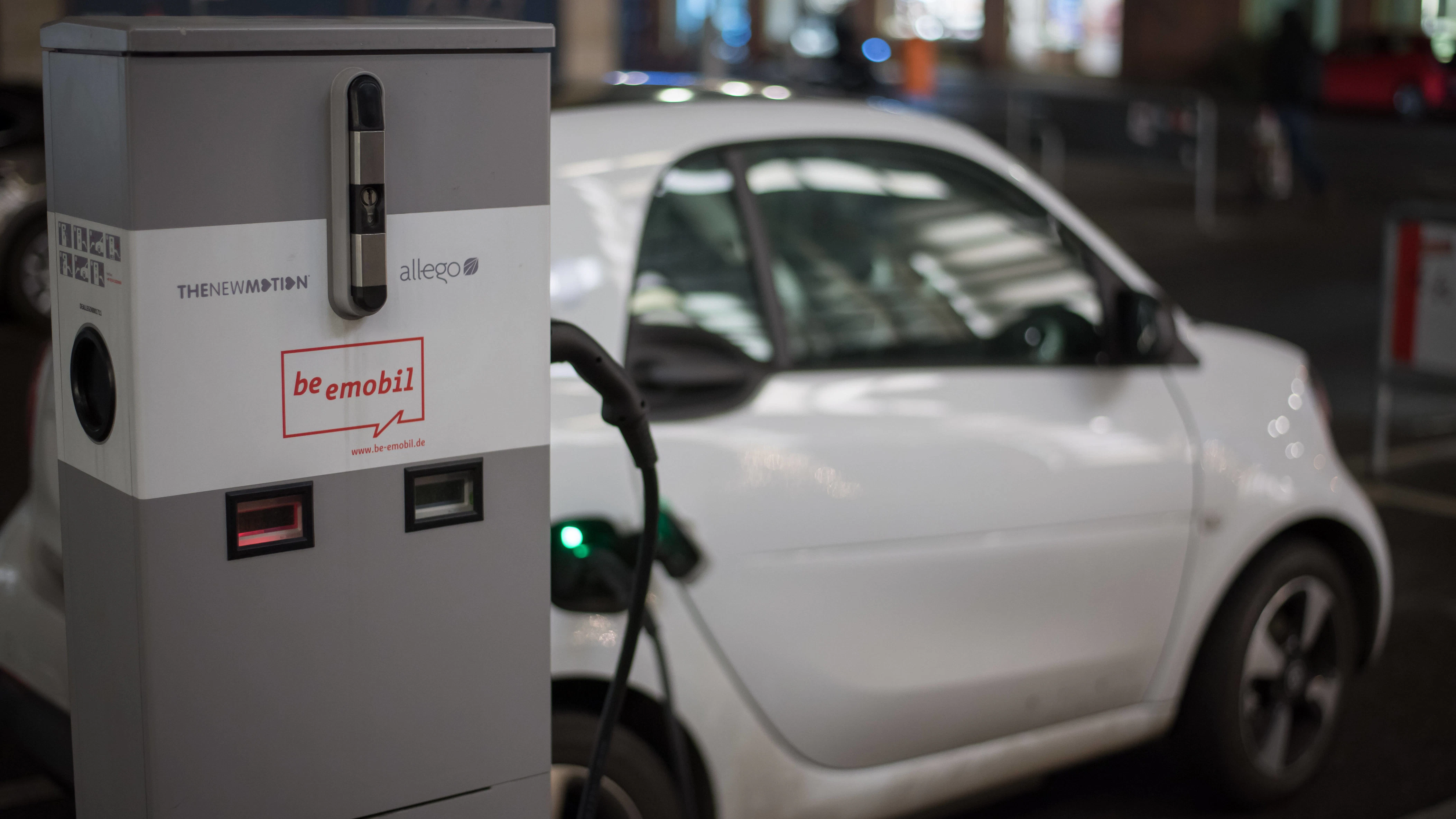 Nach Sicht der Umweltsenatorin sollen in Berlins Innenstadt nur noch Emobile fahren dürfen.