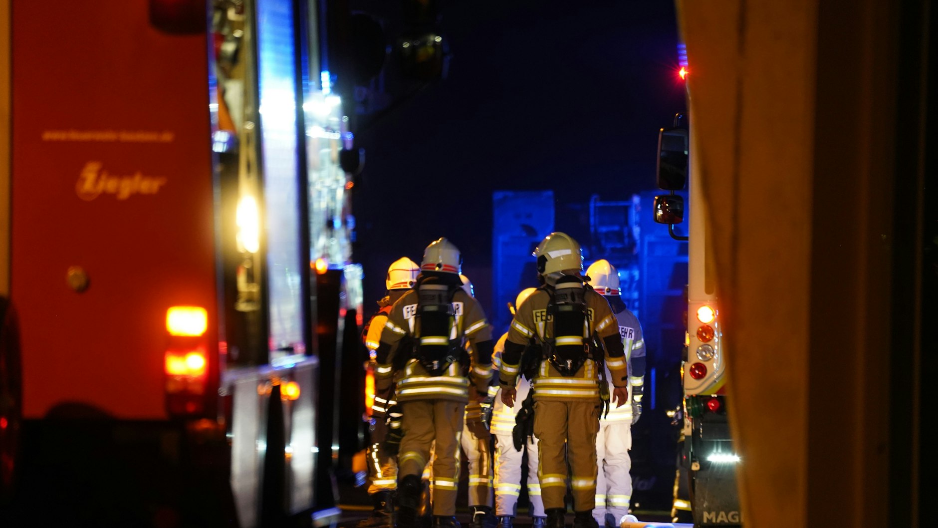 Im November 2019  wurden auf dem Betriebsgelände von Hentschke Bau  mehrere Fahrzeuge angezündet.