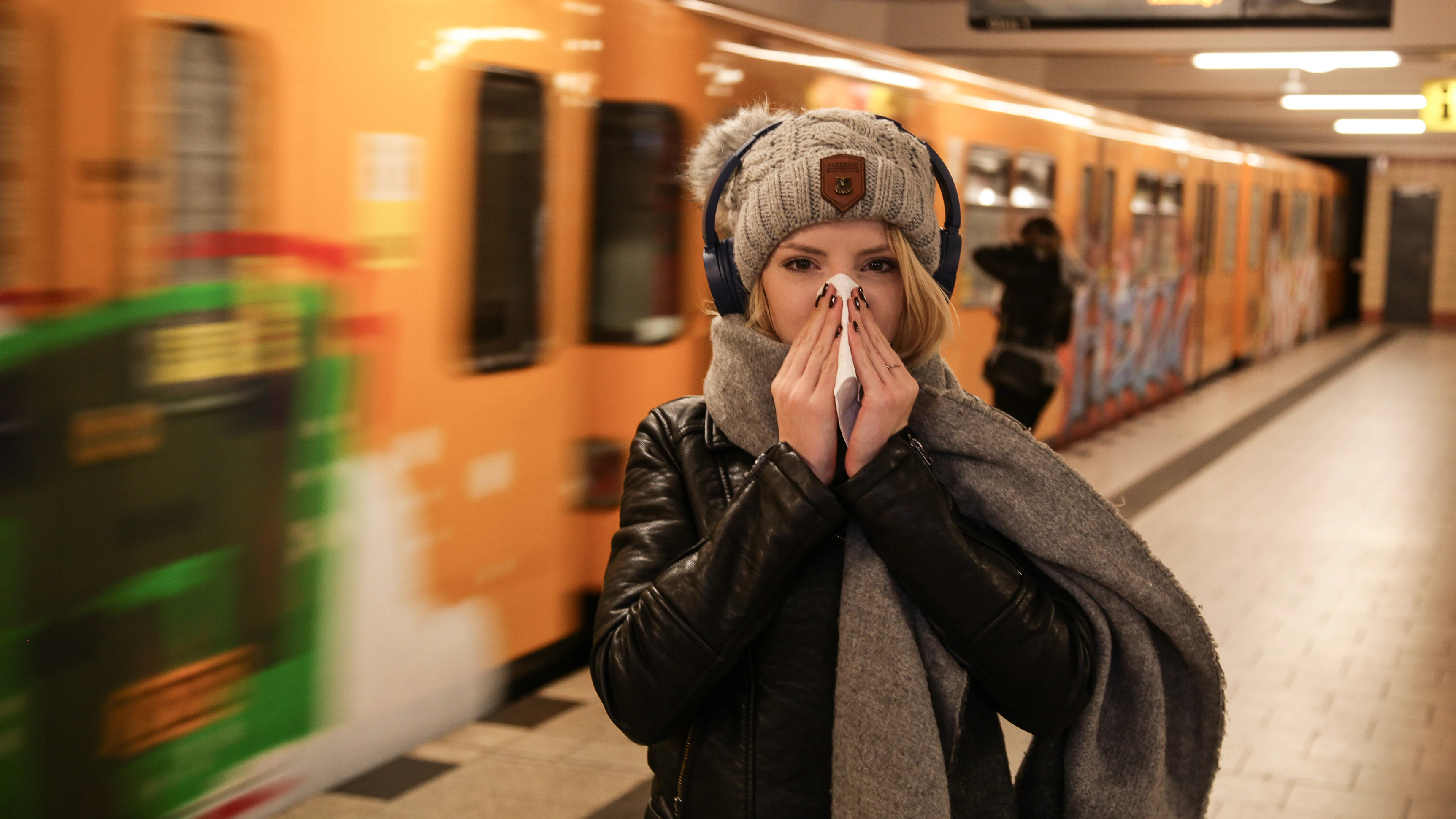 Wer mit der Bahn fährt, ist von jeder Menge Viren umgeben.