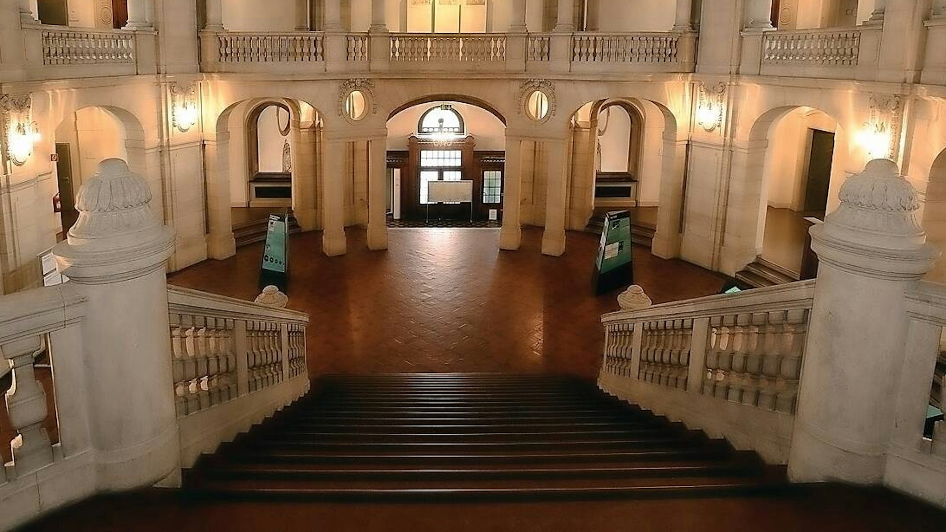 Altes Gericht mit hochaktuellen Terminen.