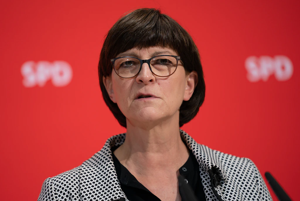 Esken stellt Polizeitaktik in Leipzig infrage