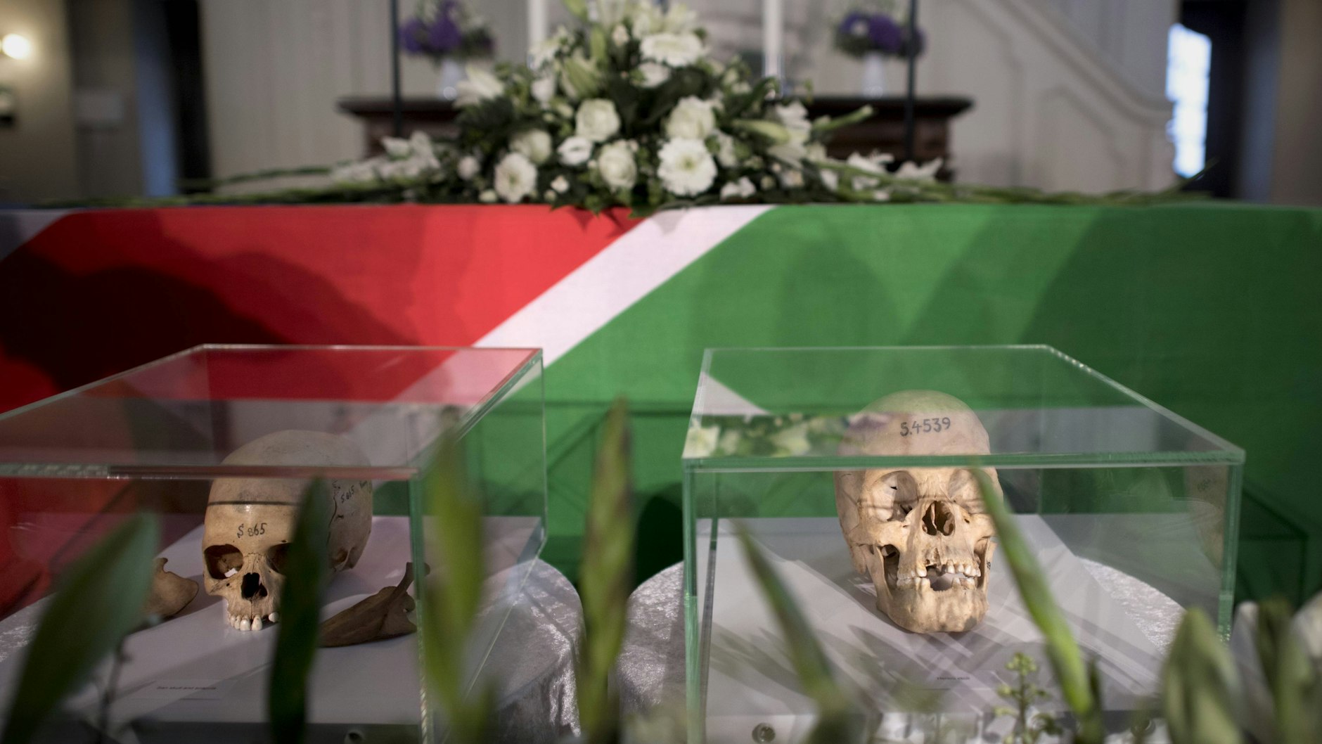 Gedenkgottesdienst anlässlich der Rückgabe von Schädeln und Gebeinen aus dem heutigen Namibia im August 2018 in der Französischen Friedrichstadtkirche in Berlin.&nbsp;