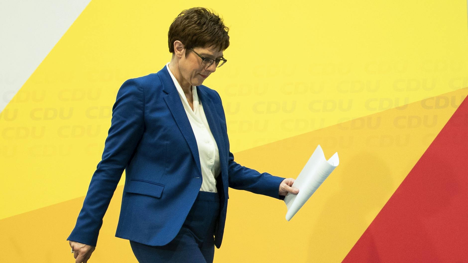Nach fatalen Fehlentscheidungen nun der richtige Schritt: Der Rücktritt von Annegret Kramp-Karrenbauer. 