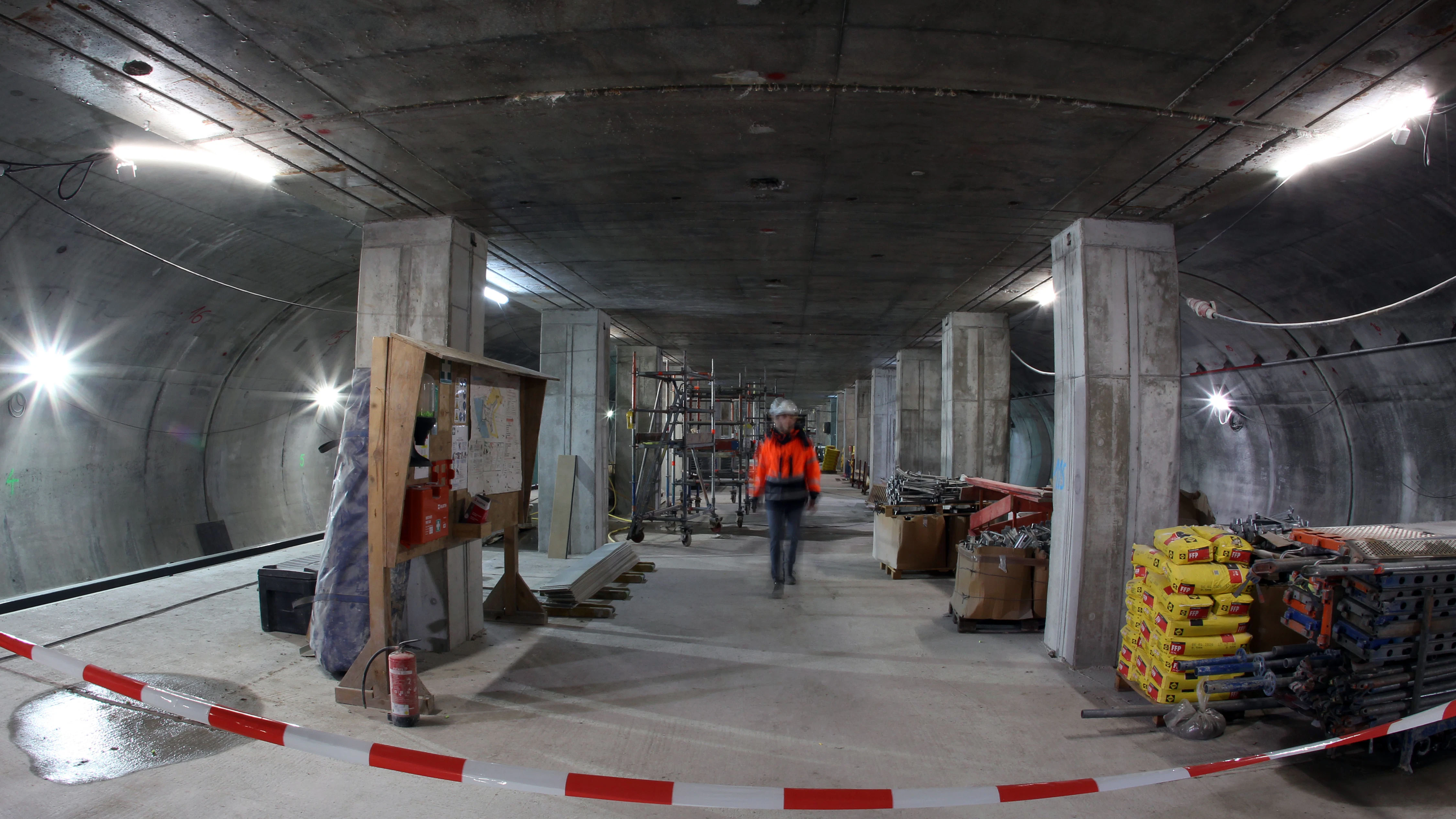 Auch der Bahnsteig des U-Bahnhofs Museumsinsel ist im Rohbau fertig. Ab Sommer 2021 werden hier Fahrgäste auf die U5 warten.