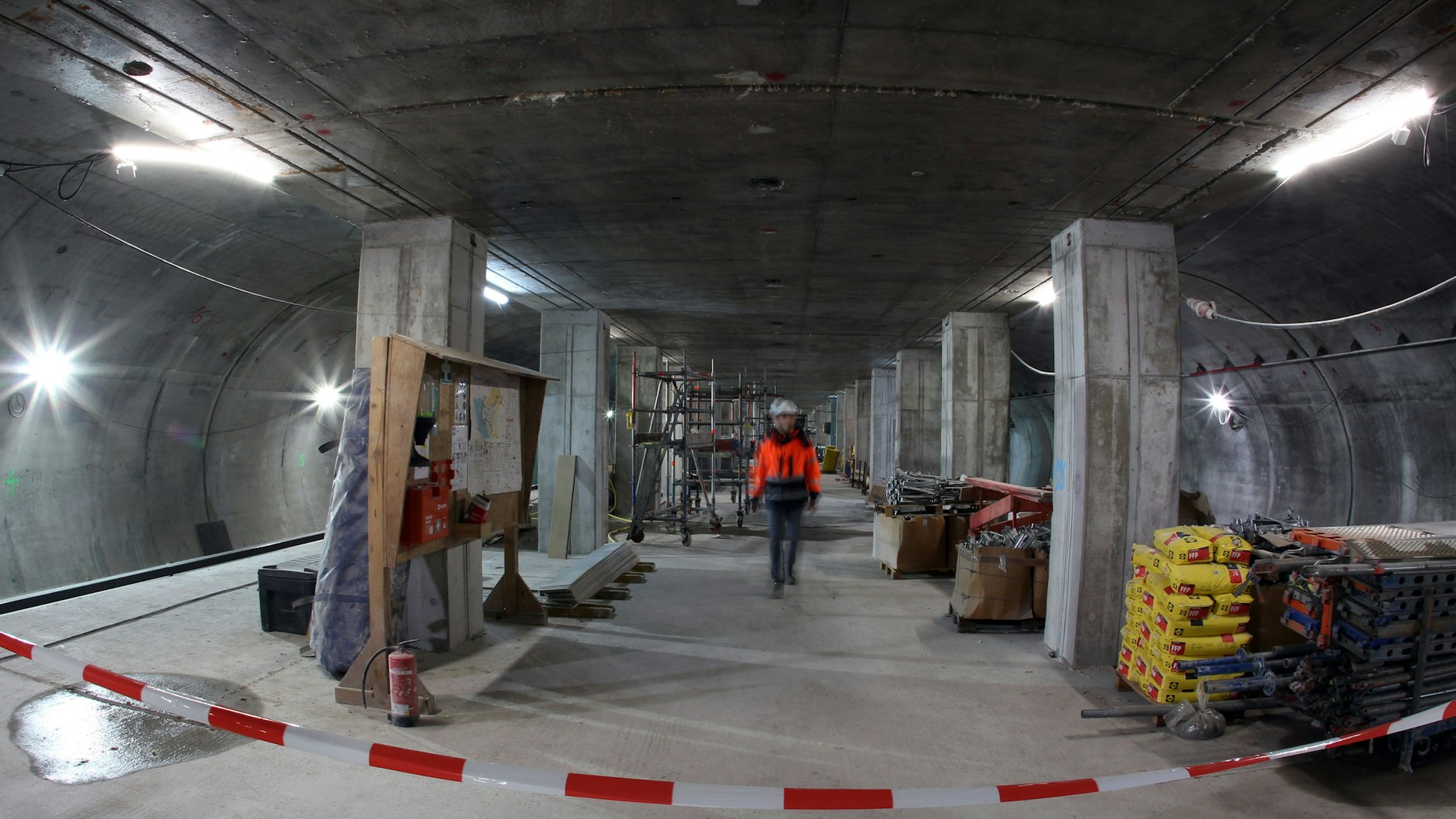 Auch der Bahnsteig des U-Bahnhofs Museumsinsel ist im Rohbau fertig. Ab Sommer 2021 werden hier Fahrgäste auf die U5 warten.