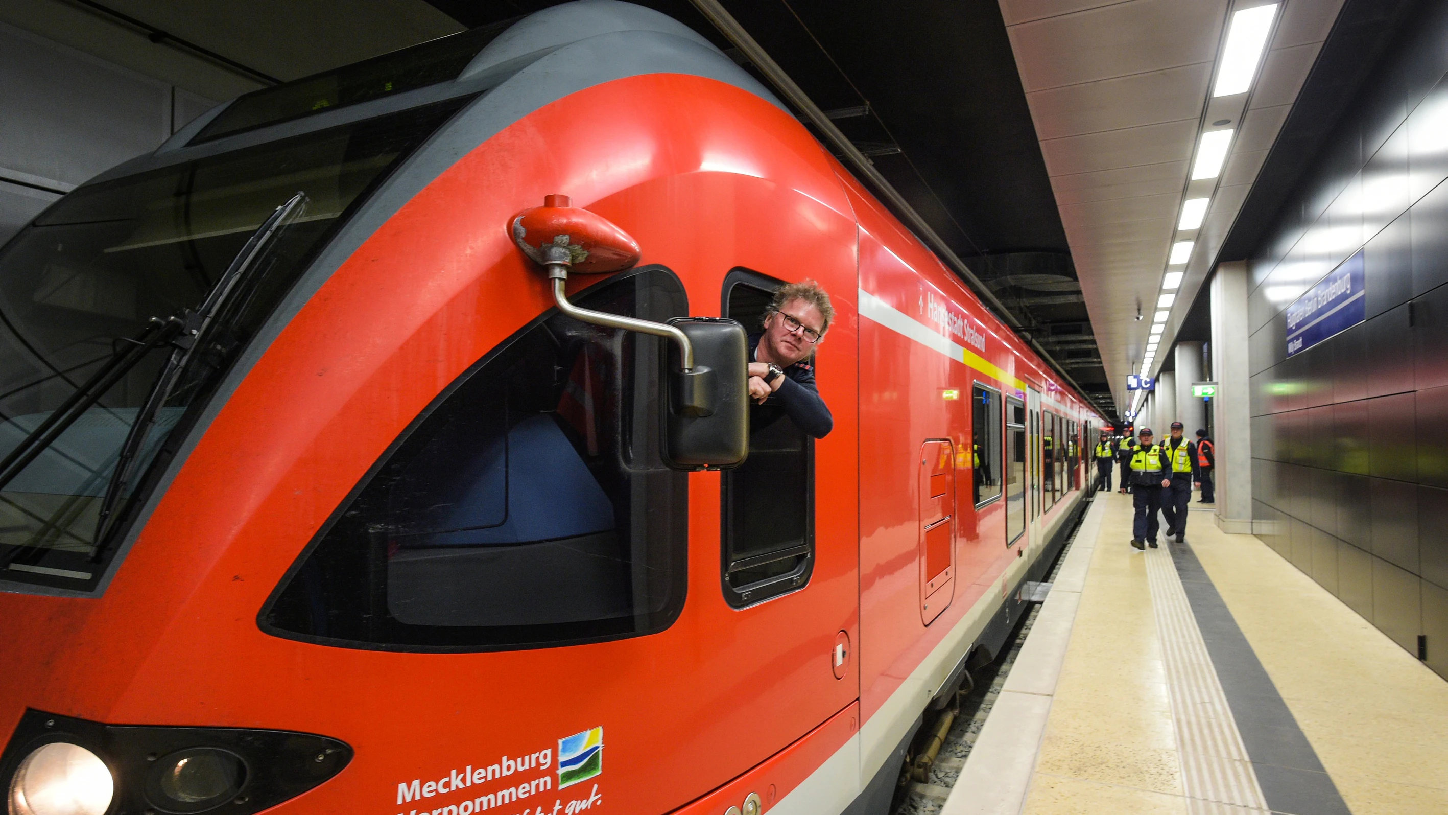 Lokführer Holger Prehn im Bahnhof unter dem BER.