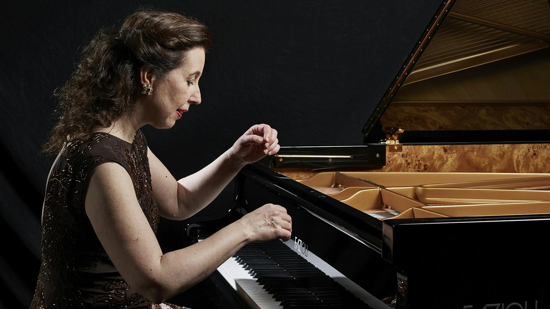 Angela Hewitt spielt auf ihrem geliebten Fazioli-Piano.