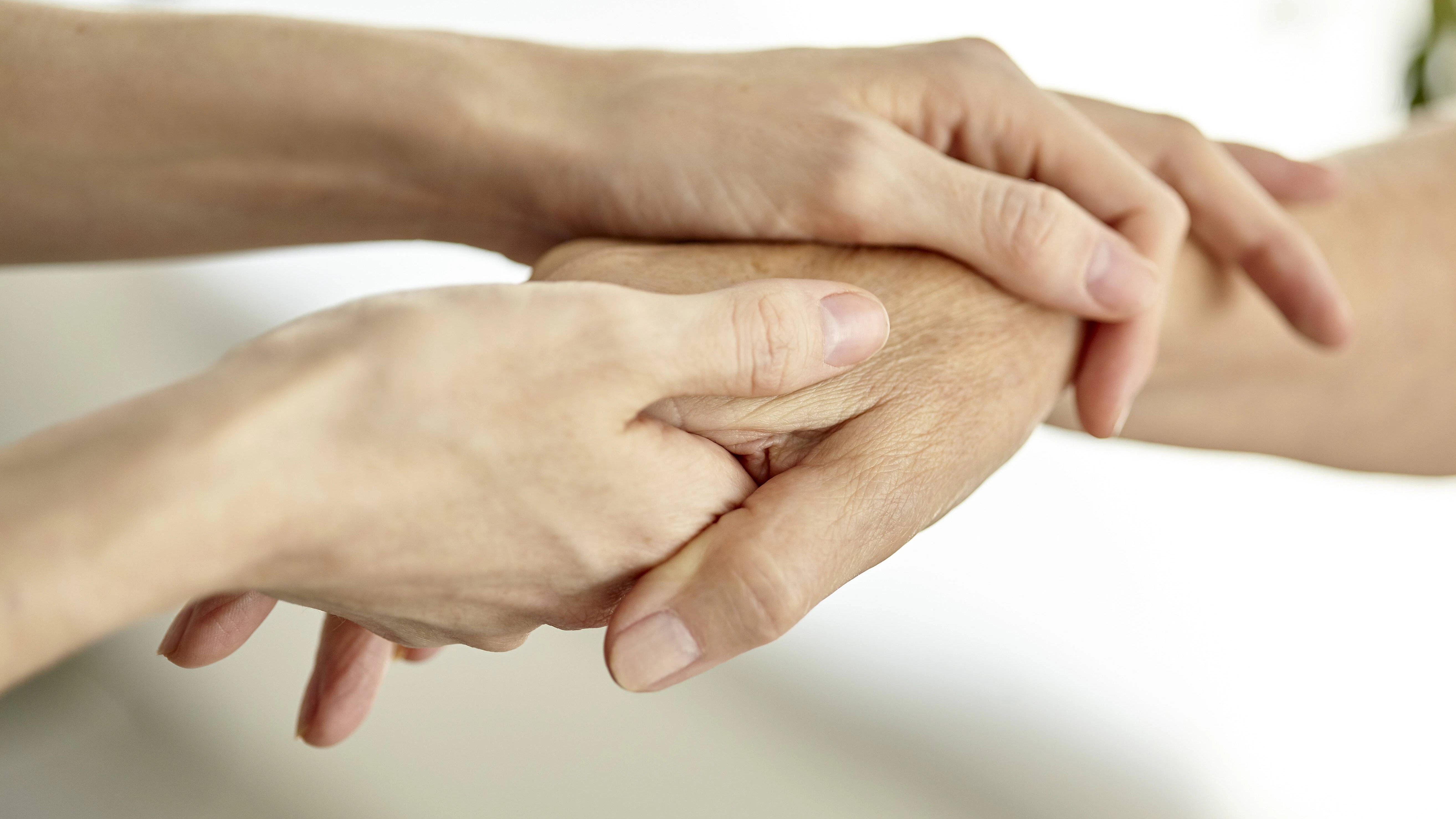 Was Kranke neben einer angemessenen Therapie am meisten brauchen: Zuwendung, Zuhören und Zuspruch.