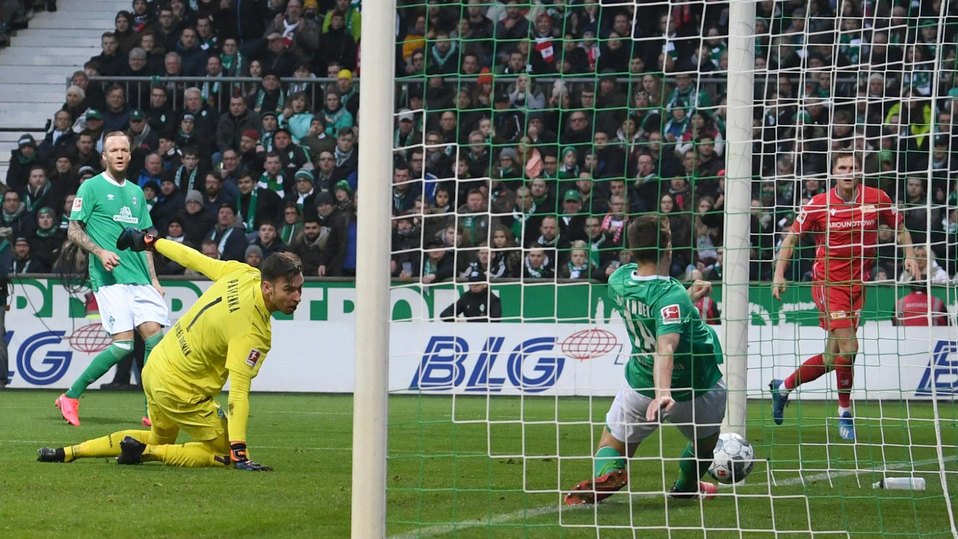 Marius Bülter erzielt das 2:0 für die Eisernen bei Werder Bremen.
