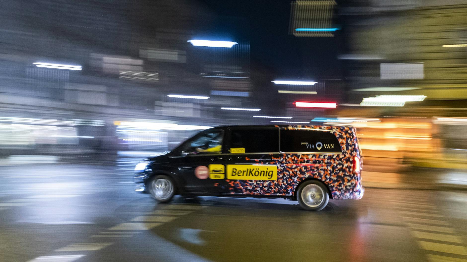 Ein Berlkönig unterwegs in Berlin. Schon Ende April könnte Schluss sein mit dem neuen Mobilitätsangebot im östlichen Stadtzentrum.